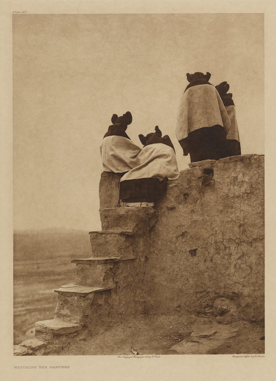 Die Tänzer beobachten von Edward S. Curtis
