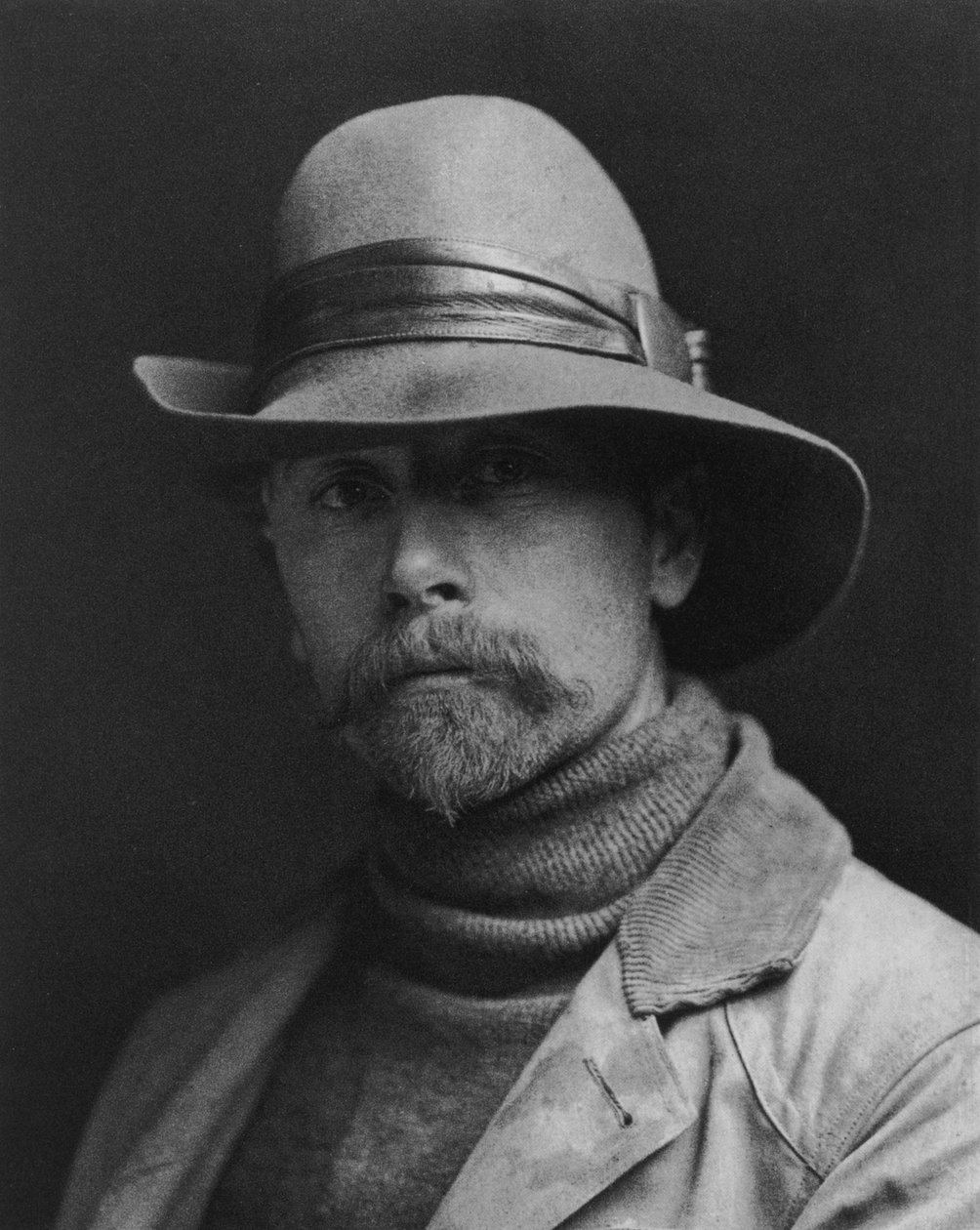 Edward S. Curtis (1868-1952), amerikanischer Fotograf, der unter der Schirmherrschaft von John Pierpont Morgan arbeitete, er interessierte sich für Indianer und veröffentlichte eine Art Enzyklopädie über sie ("The North American Indian") von Edward Sheriff Curtis