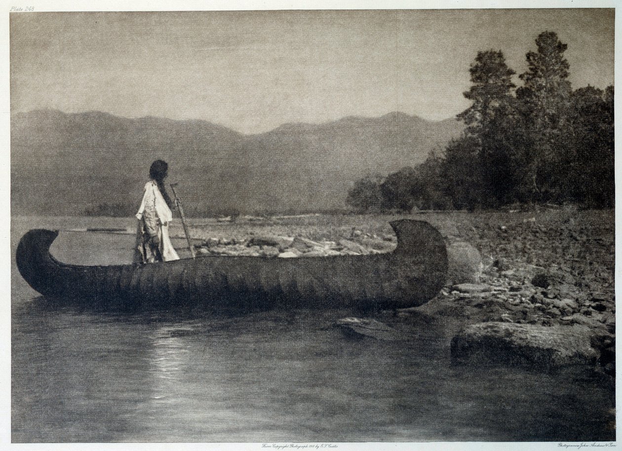 Indianer Amerikas: Ein Indianer auf einem Kanu im südlichen Flathead Lake, Montana von Edward Sheriff Curtis