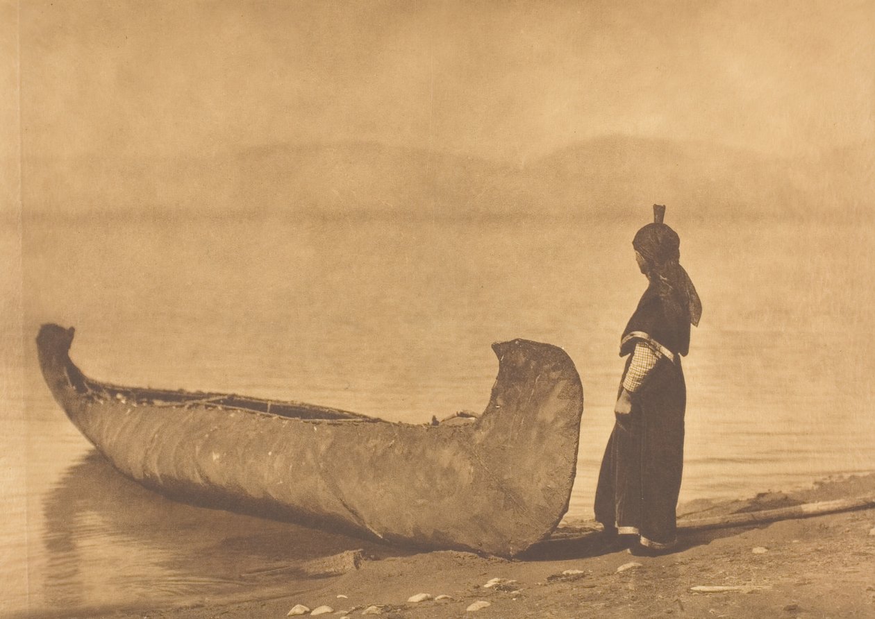 Am Ufer des Sees - Kutenai, 1910 von Edward Sheriff Curtis
