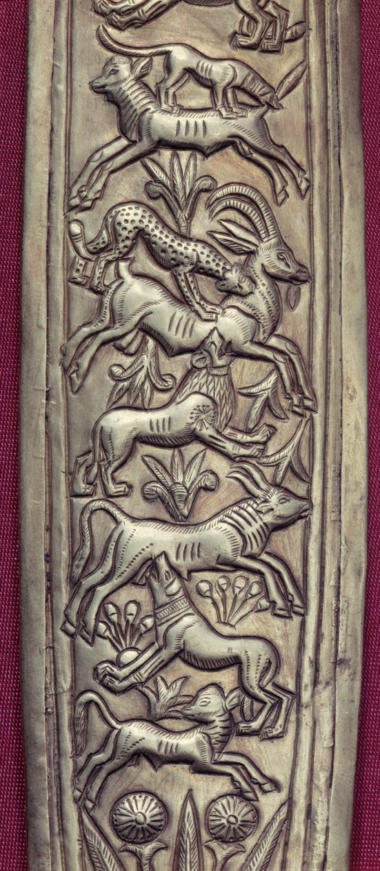 Antilope, Hirsch und Kalb werden von einem Leoparden, einem Löwen und einem Hund angegriffen, Detail von der Scheide eines Dolches aus dem Schatz des Tutanchamun, um 1340 v. Chr. Gold & Eisen von Egyptian 18th Dynasty