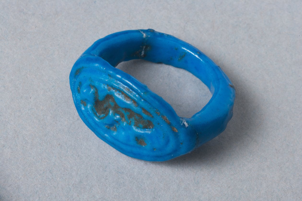 Ring mit tanzender Bes-Figur, Neues Reich von Egyptian 1st Dynasty