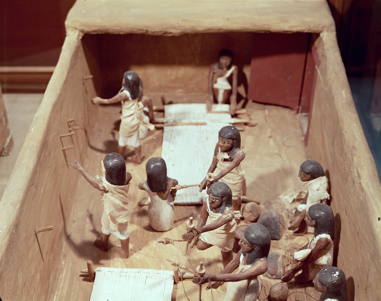 Grabmodell einer Textilwerkstatt, aus dem Grab von Meketre, Tal der Adligen, Mittleres Reich, ca. 2000 v. Chr. von Egyptian 11th Dynasty