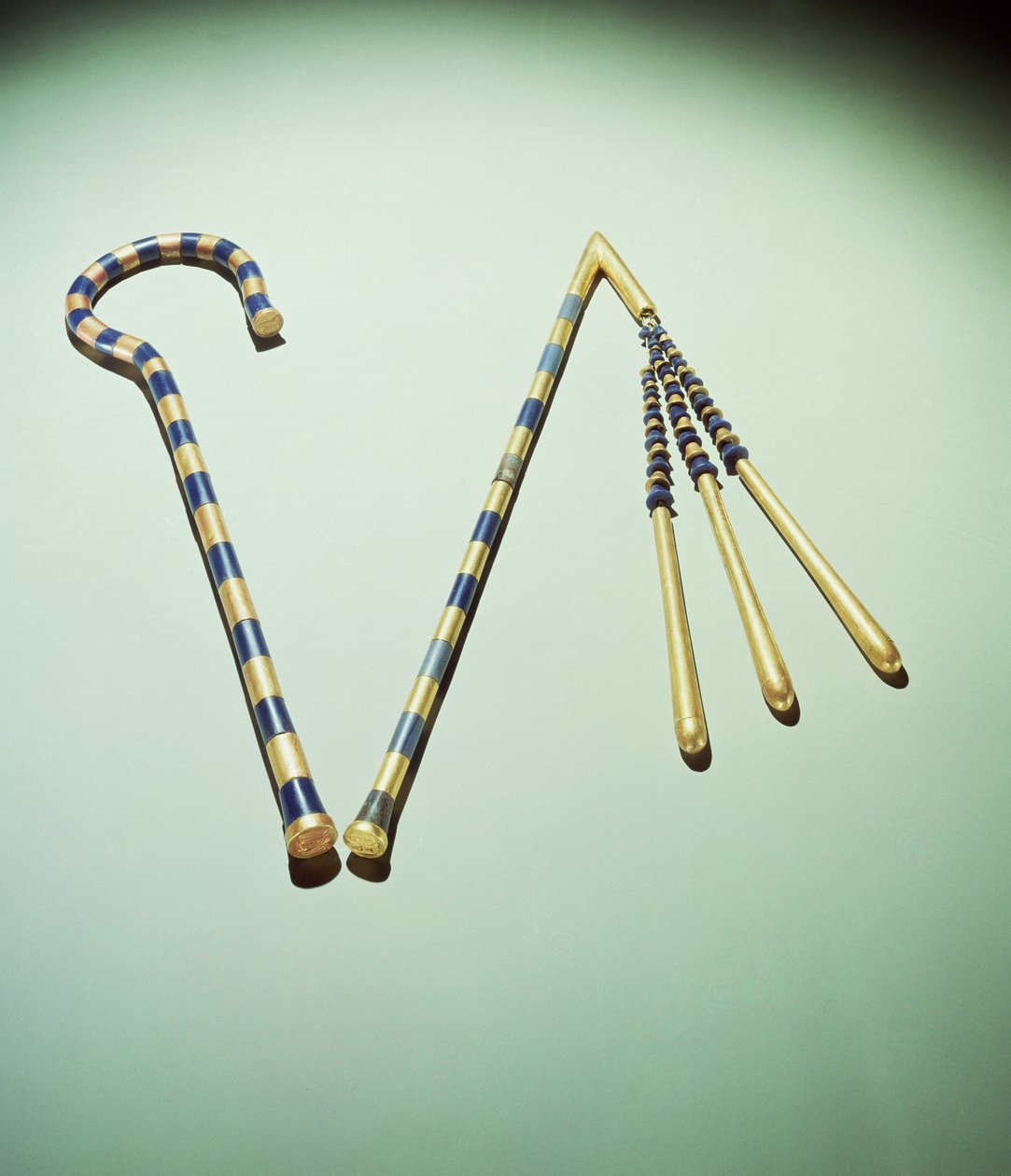 Krummstab und Geißel, aus dem Grab von Tutanchamun (ca. 1370-1352 v. Chr.) Neues Reich von Egyptian 18th Dynasty