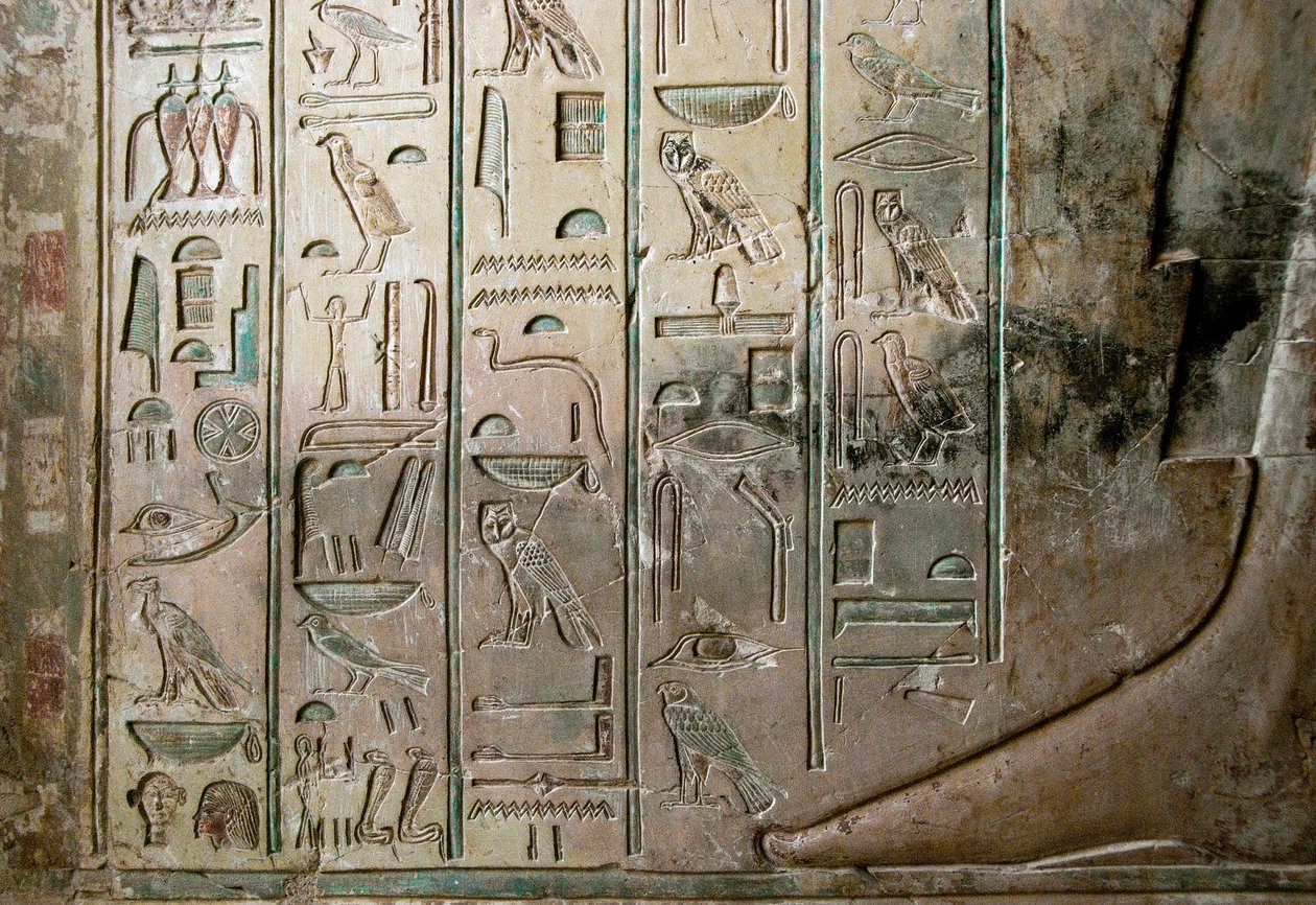 Ägyptische Antiquität: Relief und Hieroglyphen des Grabes von Kha em Het (Khaemhat), Inspektor der Speicher und Schreiber am Hof von Amenophis III (TT57). 18. Dynastie. 1530-1290 v. Chr. Tal der Adligen. Luxor, Westufer, Ägypten von Egyptian 18th Dynasty