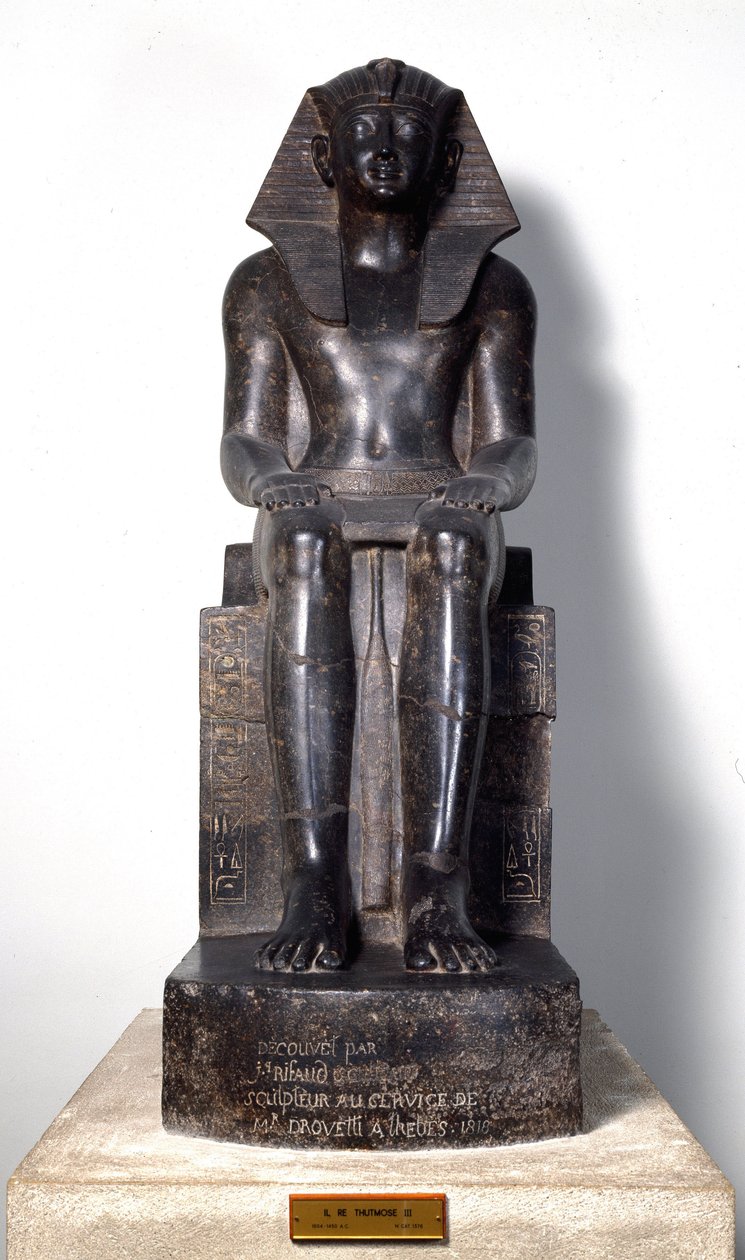 Ägyptische Antiquität: Skulptur aus Basanit, die Thutmosis (Tuthmosis oder Thutmus) III. (um 1504-1450 v. Chr.), ägyptischer Pharao, darstellt. 18. Dynastie. Aus Theben. Turin, Ägyptisches Museum von Egyptian 18th Dynasty