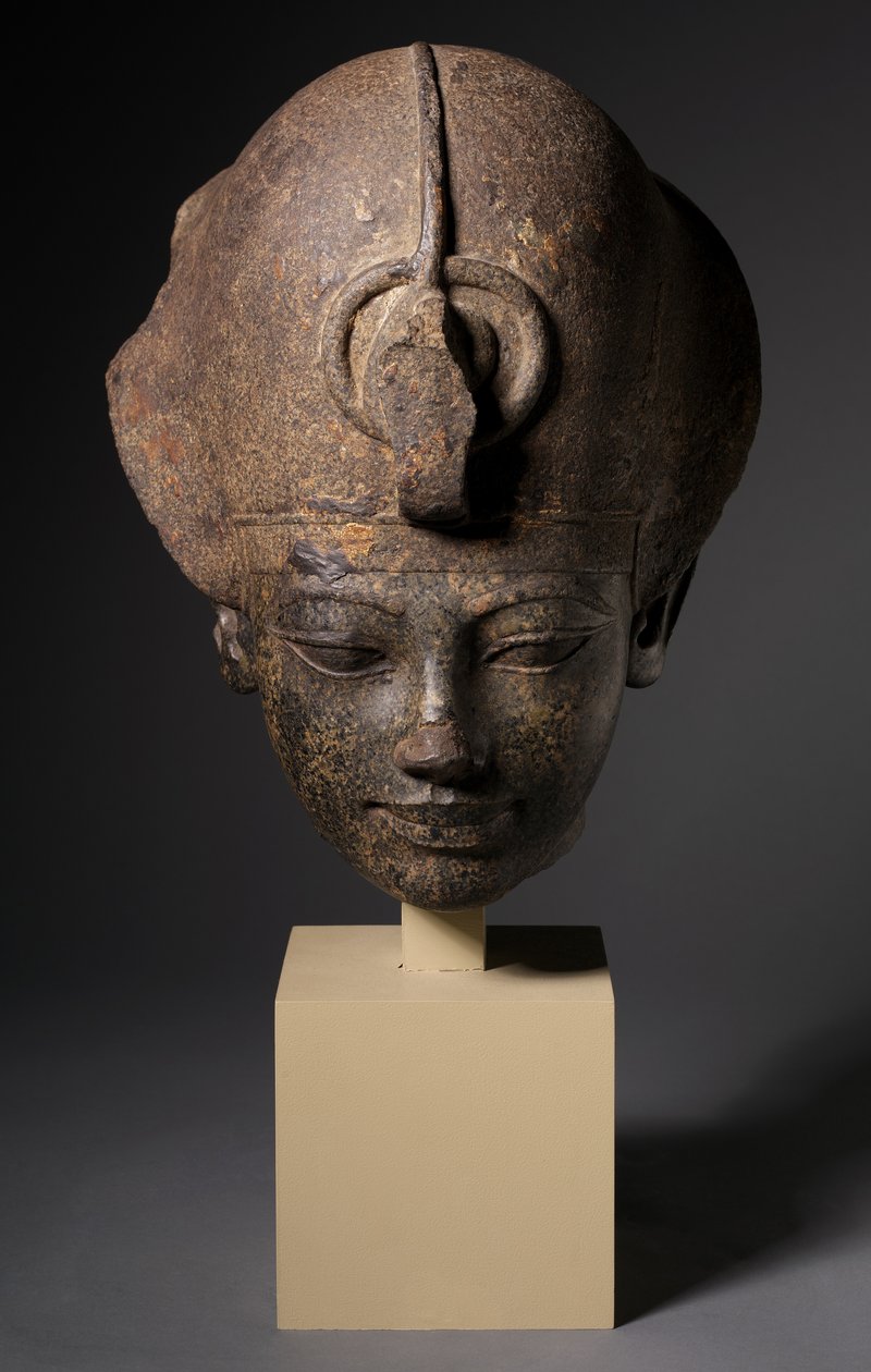 Kopf von Amenhotep III. mit der blauen Krone, ca. 1391-1353 v. Chr. von Egyptian 18th Dynasty