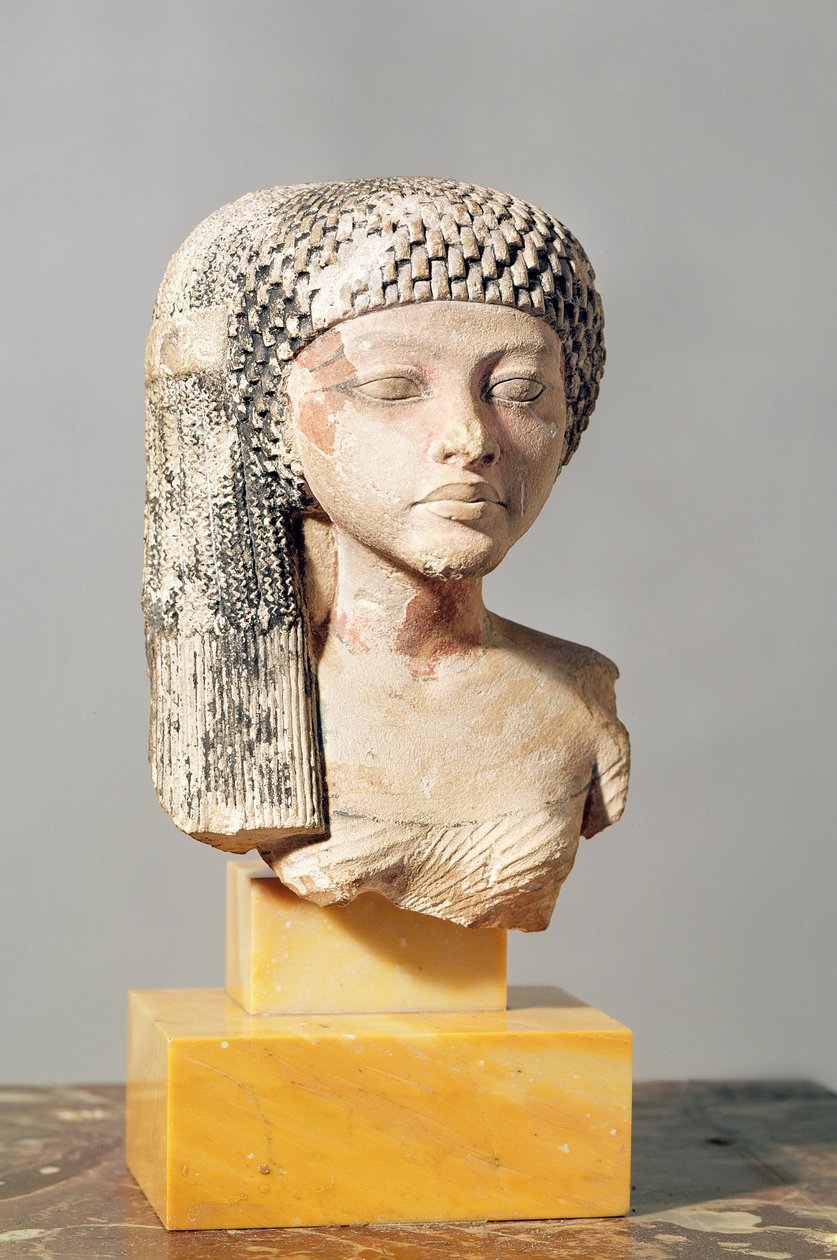 Kopf einer Prinzessin aus der Familie von Echnaton, Neues Reich (bemalter Kalkstein) von Egyptian 18th Dynasty