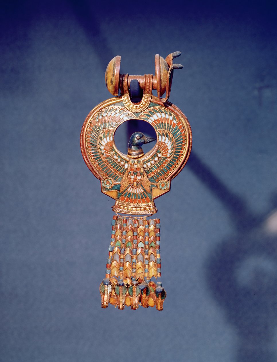 Linker Ohrring aus einem Paar Ohrringe mit einem Blauvogel, aus dem Grab von Tutanchamun, Tal der Könige, Theben, um 1347-37 v. Chr. von Egyptian 18th Dynasty