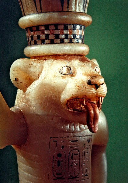 Leomorphes Salbengefäß, aus dem Grab von Tutanchamun, Neues Reich (Detail) von Egyptian 18th Dynasty