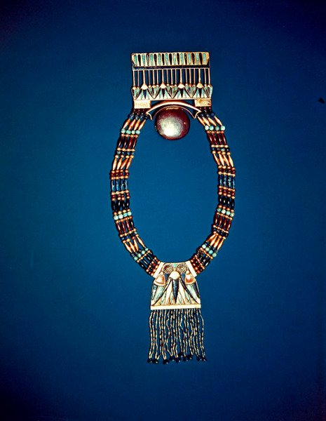 Halskette mit Mond-Pektorale, aus dem Grab von Tutanchamun, Neues Reich von Egyptian 18th Dynasty