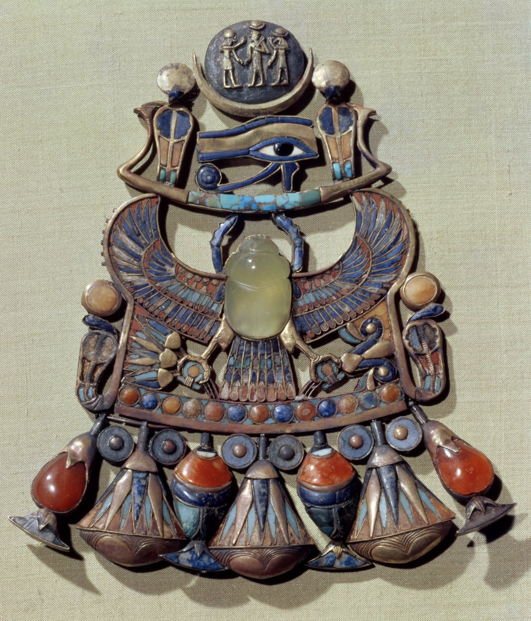 Pektorale mit einem Vogelskarabäus, aus dem Grab von Tutanchamun (ca. 1370-52 v. Chr.) Neues Reich von Egyptian 18th Dynasty