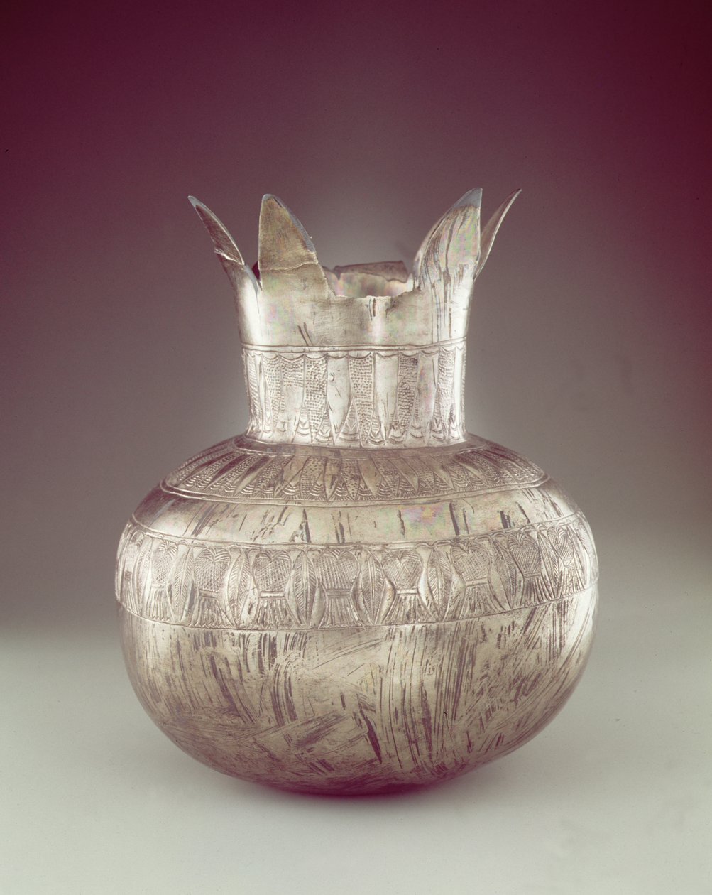 Granatapfelvase, aus dem Grab von Tutanchamun, Neues Reich (Silber oder Elektrum) von Egyptian 18th Dynasty
