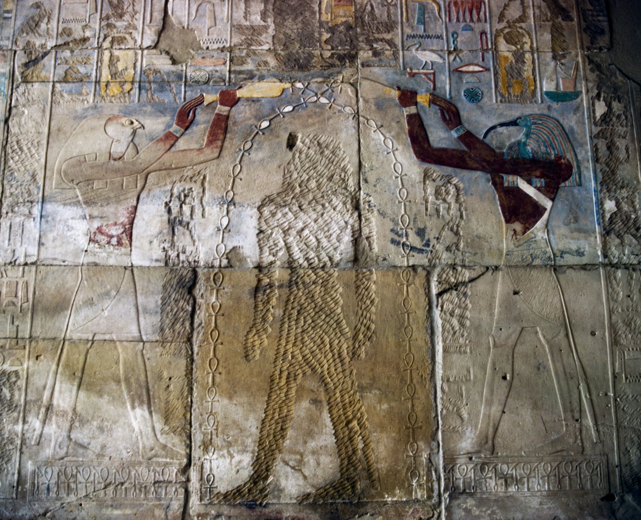 Königin Hatschepsut zwischen dem Gott Horus und dem Gott Thoth, bemaltes Relief, Halle der Roten Kapelle von Hatschepsut, Karnak-Tempelkomplex (Unesco-Welterbeliste) von Egyptian 18th Dynasty