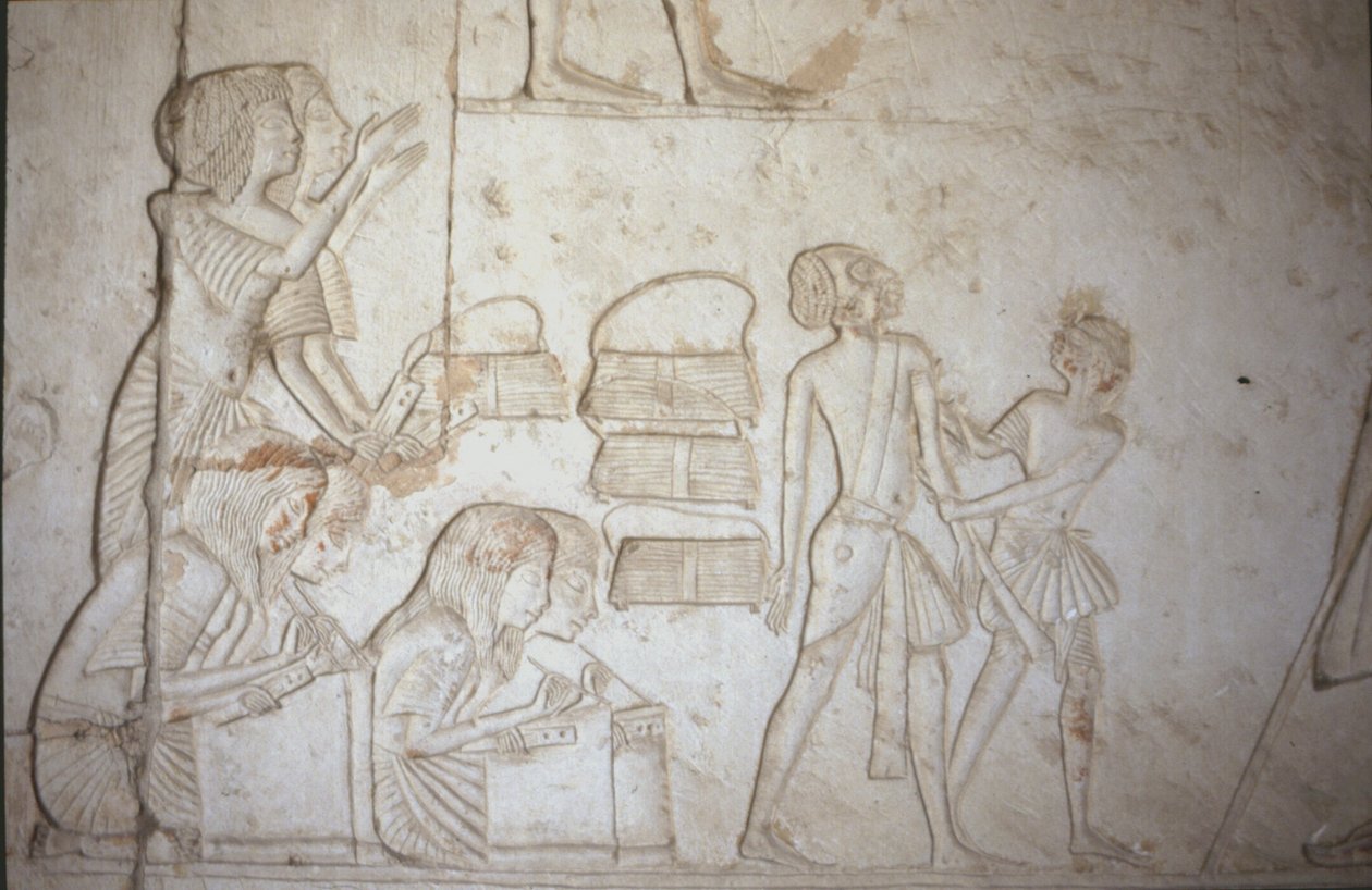 Relief, das Schreiber bei der Arbeit darstellt, aus dem Grab von Horemheb (ca. 1323-1295 v. Chr.) Neues Reich von Egyptian 18th Dynasty