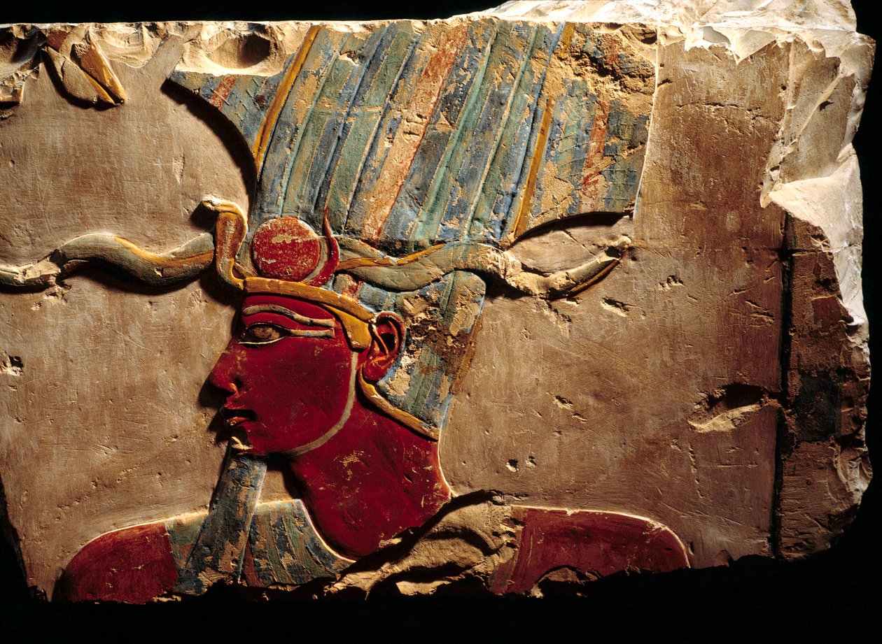 Relief, das den Pharao Thutmosis III mit der Atef-Krone darstellt von Egyptian 18th Dynasty
