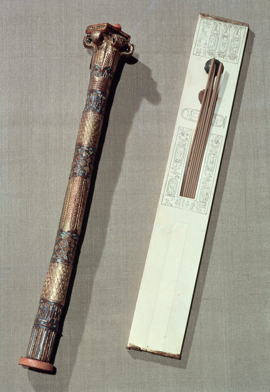 Schreibpalette und ein Etui für Schreibrohre, aus dem Grab von Tutanchamun (ca. 1370-52 v. Chr.) Neues Reich von Egyptian 18th Dynasty