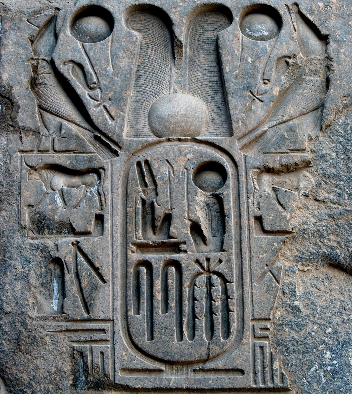 Ägyptische Antike: Detail der Kartusche von Pharao Ramses II. (1292-1186 v. Chr.). Tempel von Luxor. Ostufer (Theben), Ägypten von Egyptian 19th Dynasty