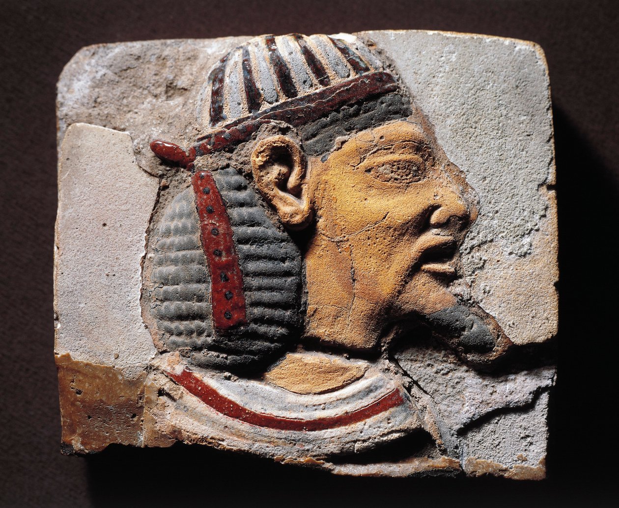 Fragment einer Dekoration, Majolika mit Kopf eines syrischen semitischen Gefangenen von Egyptian 19th Dynasty