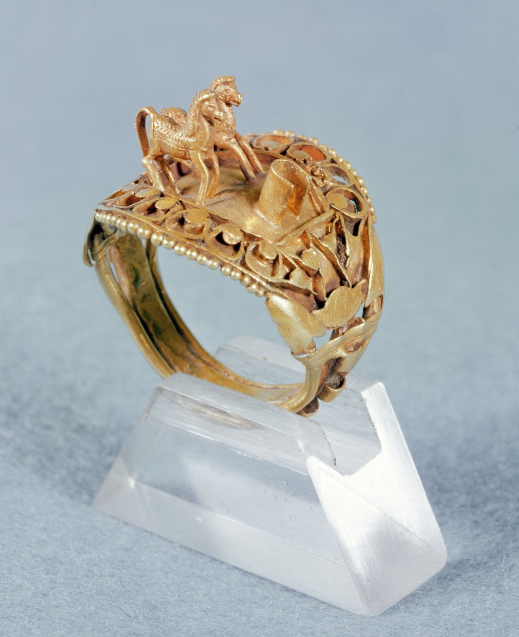Pferdering von Ramses II. (1279-1213) Neues Reich (Gold) von Egyptian 19th Dynasty