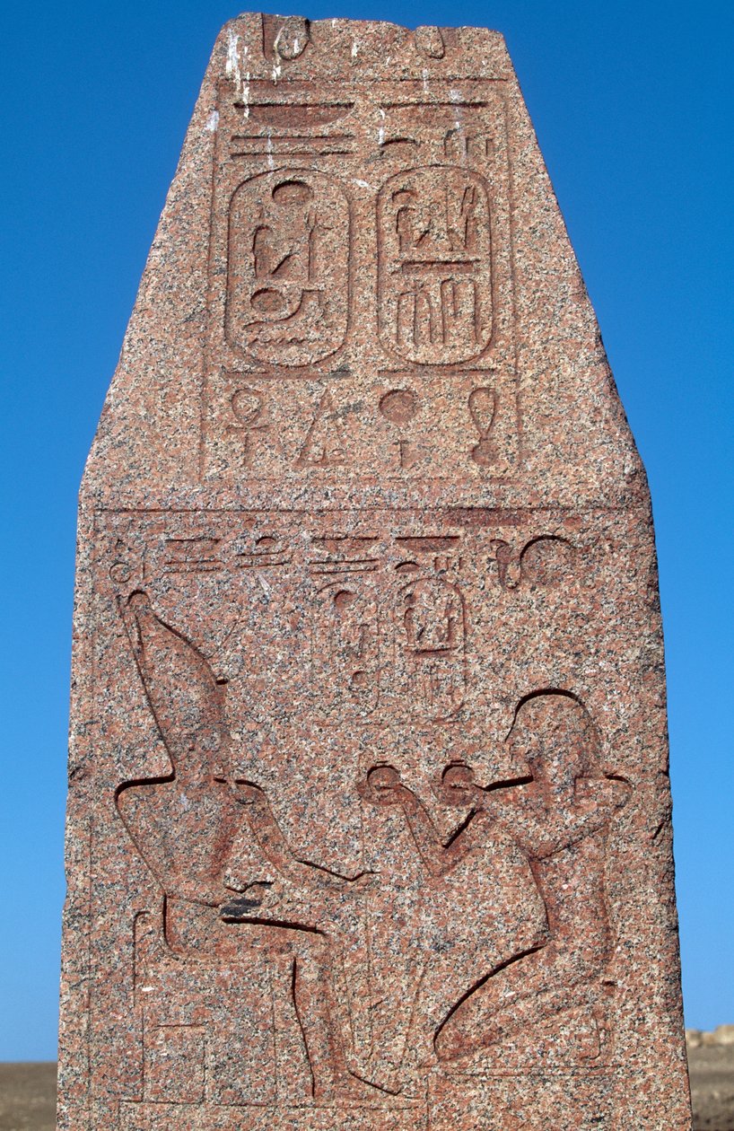 Obelisk mit Reliefs und Inschriften von Ramses II., Großer Tempel des Amun, Tanis, Ägypten, ägyptische Zivilisation, Neues Reich, 19. Dynastie von Egyptian 19th Dynasty