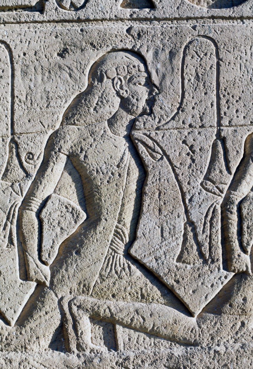 Relief, das schwarze und asiatische Gefangene aus der Schlacht von Kadesch darstellt, Detail vom Sockel der Throne an der Fassade des Großen Tempels von Ramses II., Abu Simbel (Unesco-Weltkulturerbe) von Egyptian 19th Dynasty