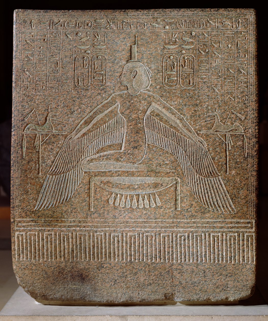 Isis Pterophor, aus dem Sarkophag von Ramses III (ca. 11854-1153 v. Chr.) aus seinem Grab im Tal der Könige, Neues Reich (Rosa Granit) von Egyptian 20th Dynasty