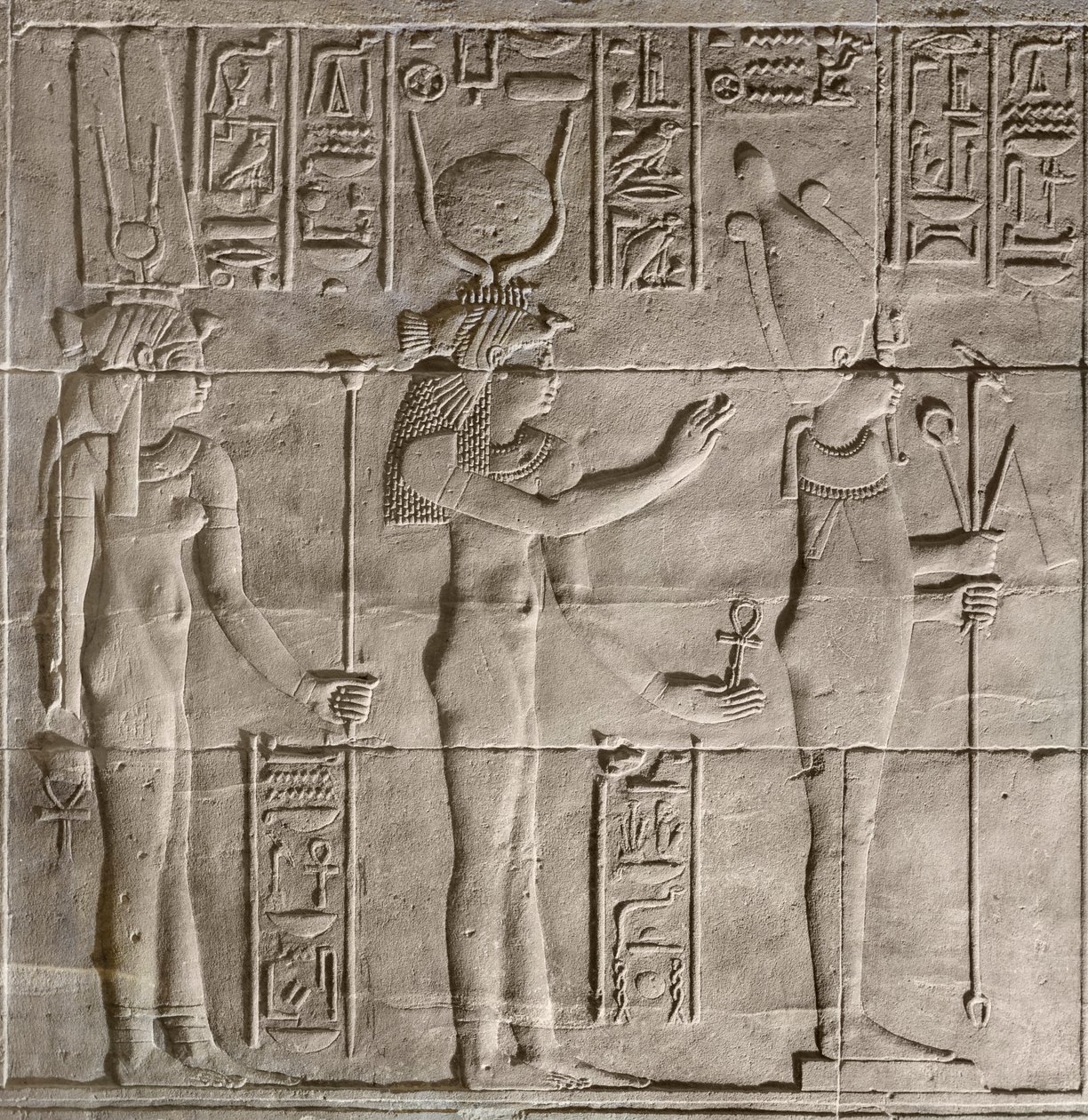 Reliefs im inneren Heiligtum, Philae-Tempel, Assuan, Ägypten von Egyptian 30th Dynasty