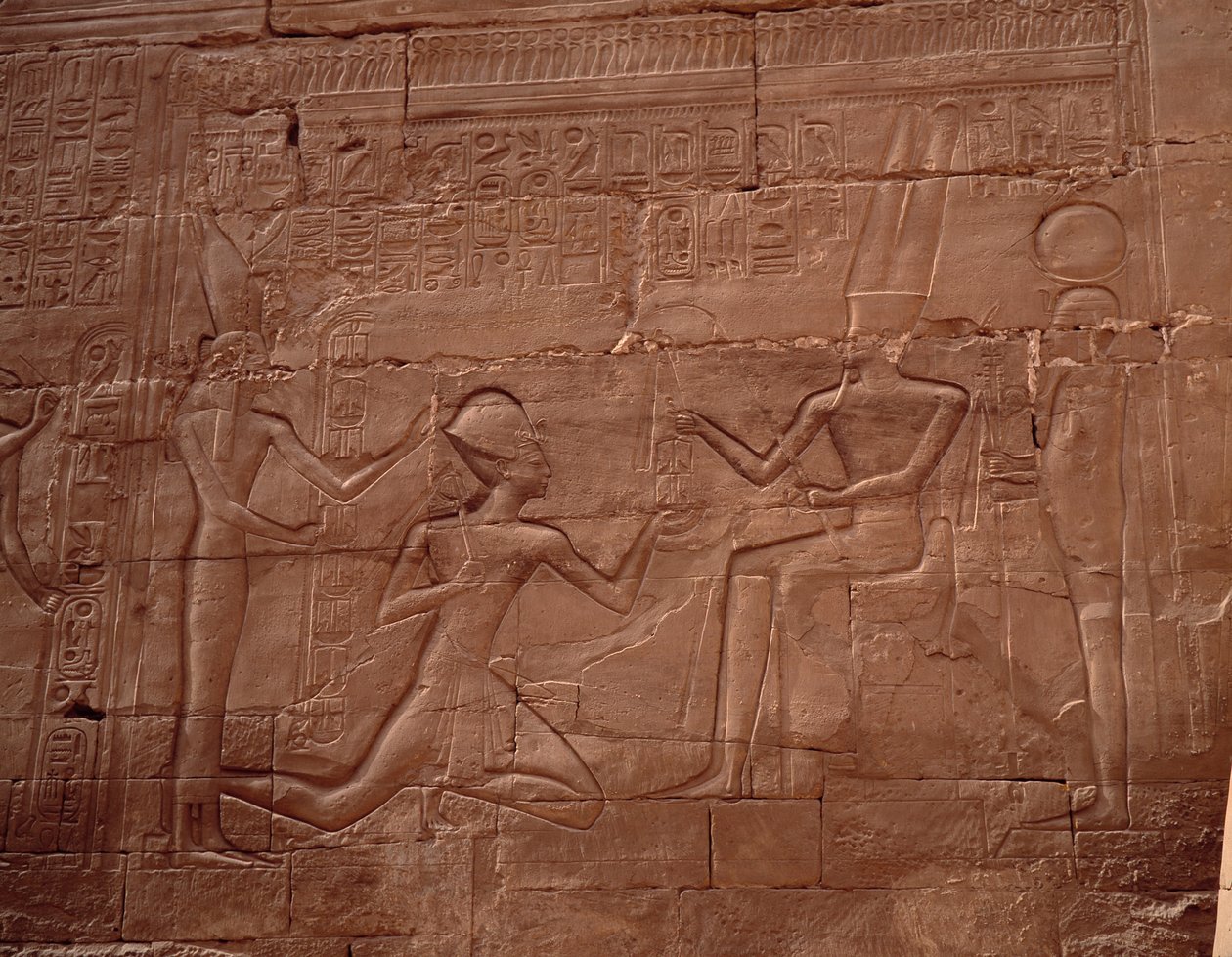 Ägyptische Antiquität: Relief, das die Wände des Tempels von Karnak (Karnac), Ägypten, schmückt. von Egyptian Egyptian