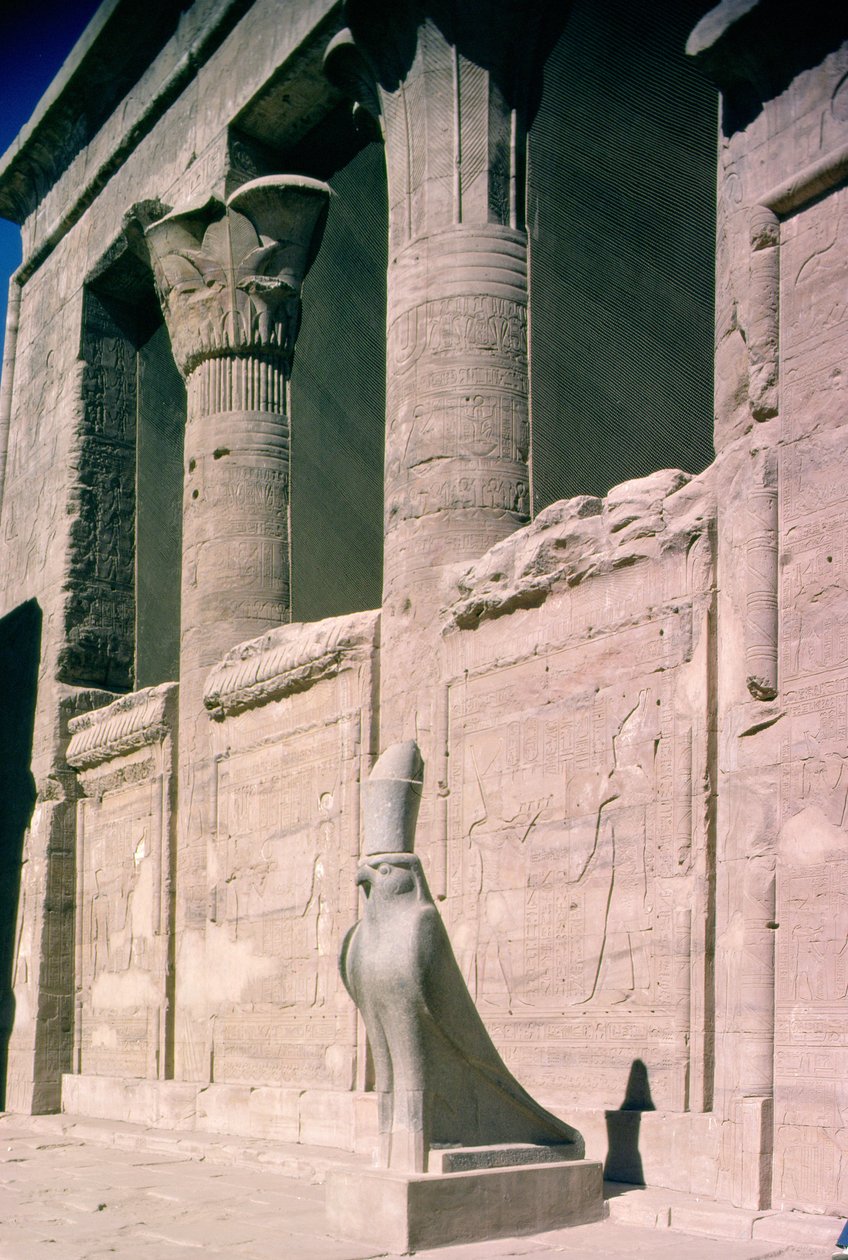 Ansicht der Sandsteinfassade des Tempels von Horus von Egyptian Ptolemaic Period