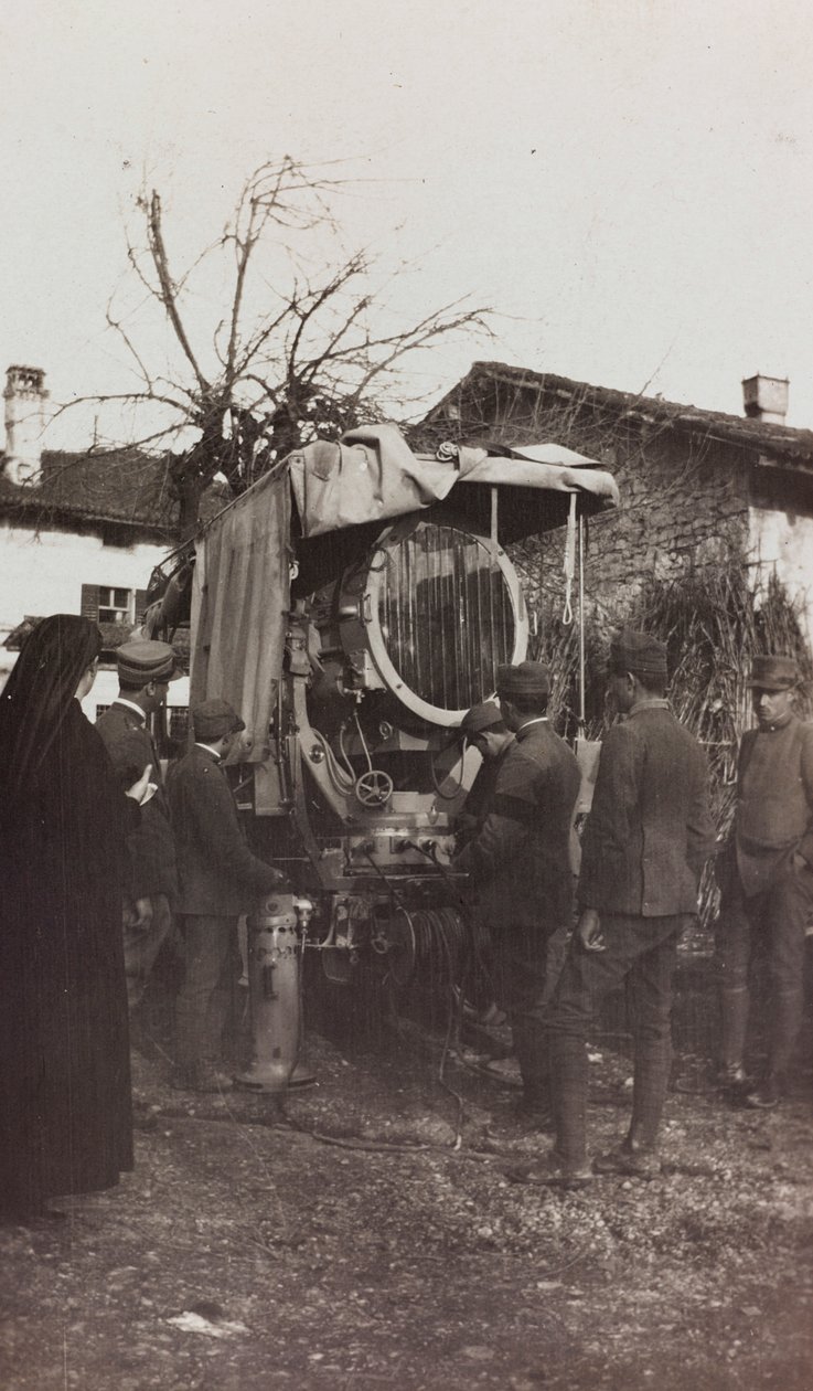 Album des Ersten Weltkriegs in Friaul-Julisch Venetien: Fotoelektrisches Auto, 01-04/1916 von Elena Bianconcini