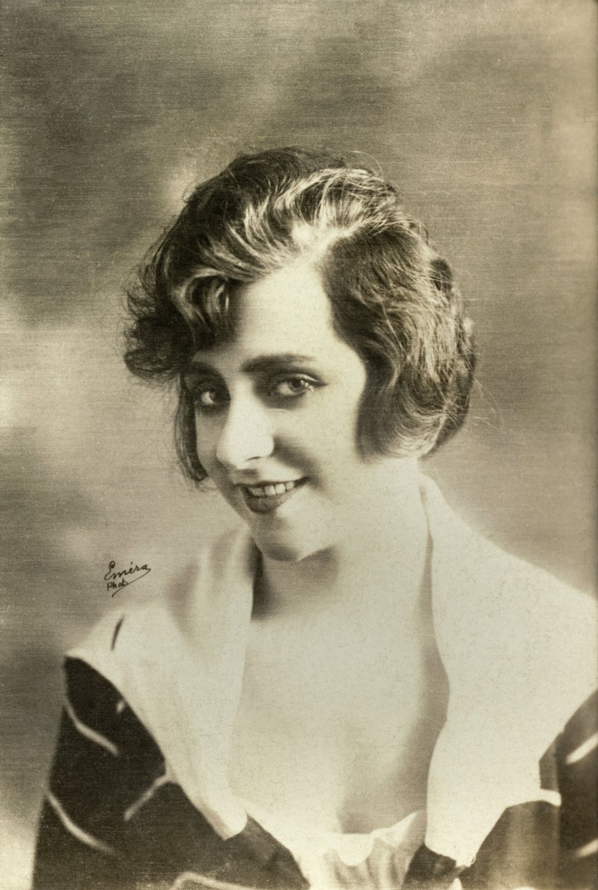 Porträt von Yvonne Printemps von Emera