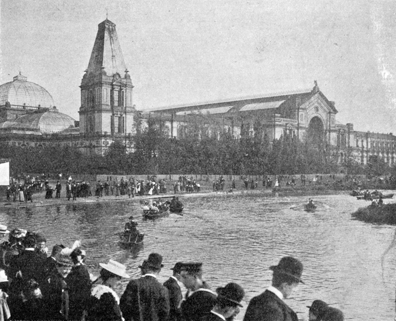 Ein Blick auf den Alexandra-Palast von einer Ecke des Sees, Illustration aus The King, 25. Mai 1901 von English Photographer