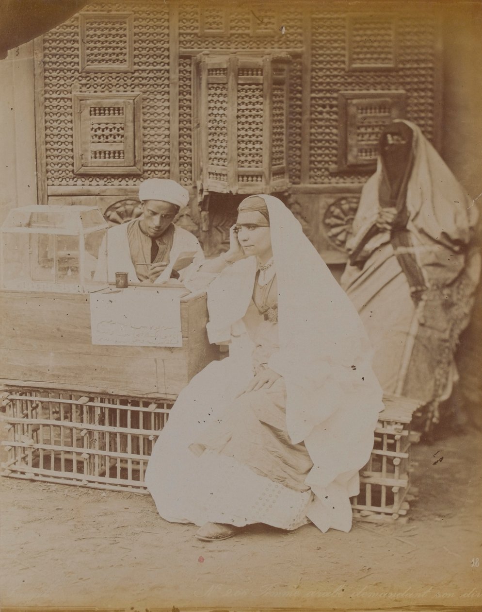 Ägyptische Straßenszene, 1893 von English Photographer