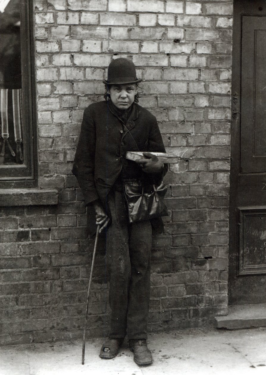 Streichholzverkäufer, ca. 1900 von English Photographer