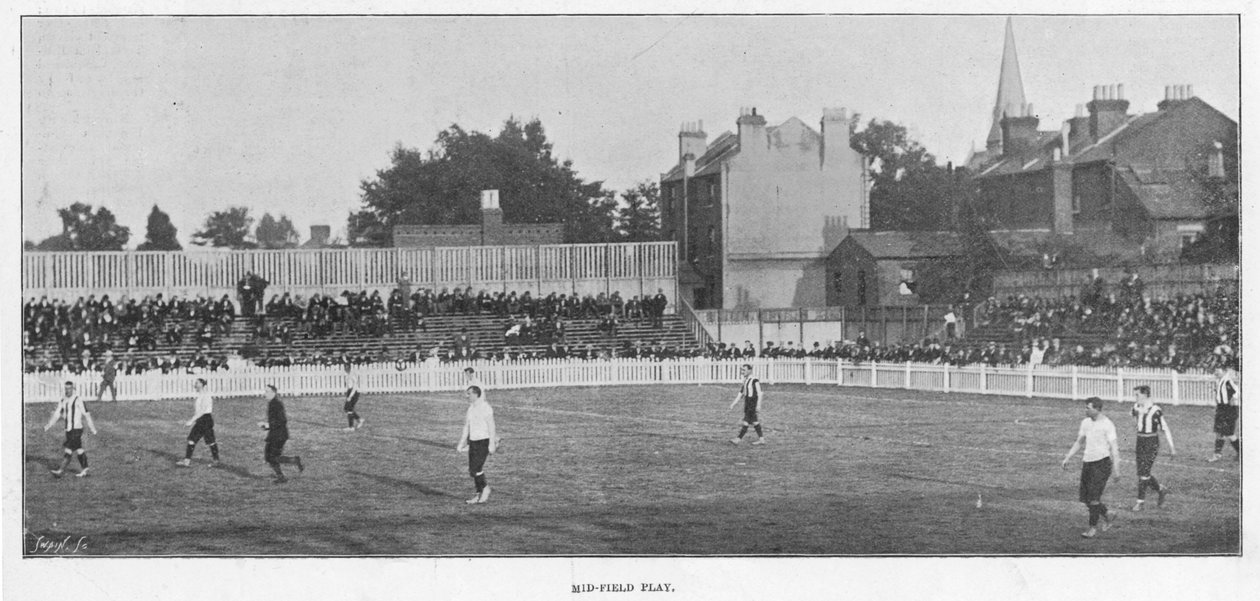 Mittelfeldspiel, 1899 von English Photographer