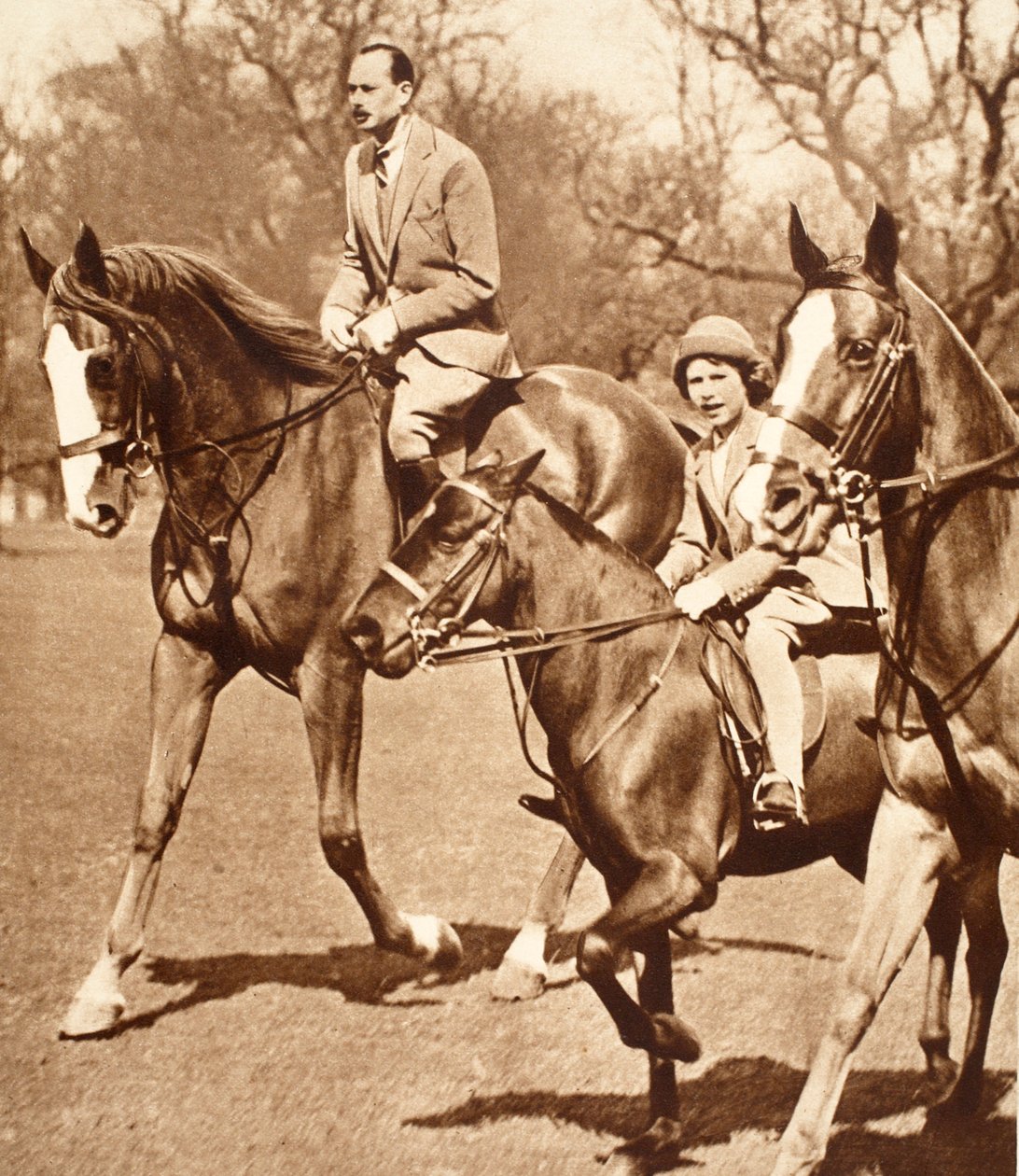 Der Herzog von Gloucester reitet mit Prinzessin Elizabeth im Windsor Great Park von English Photographer
