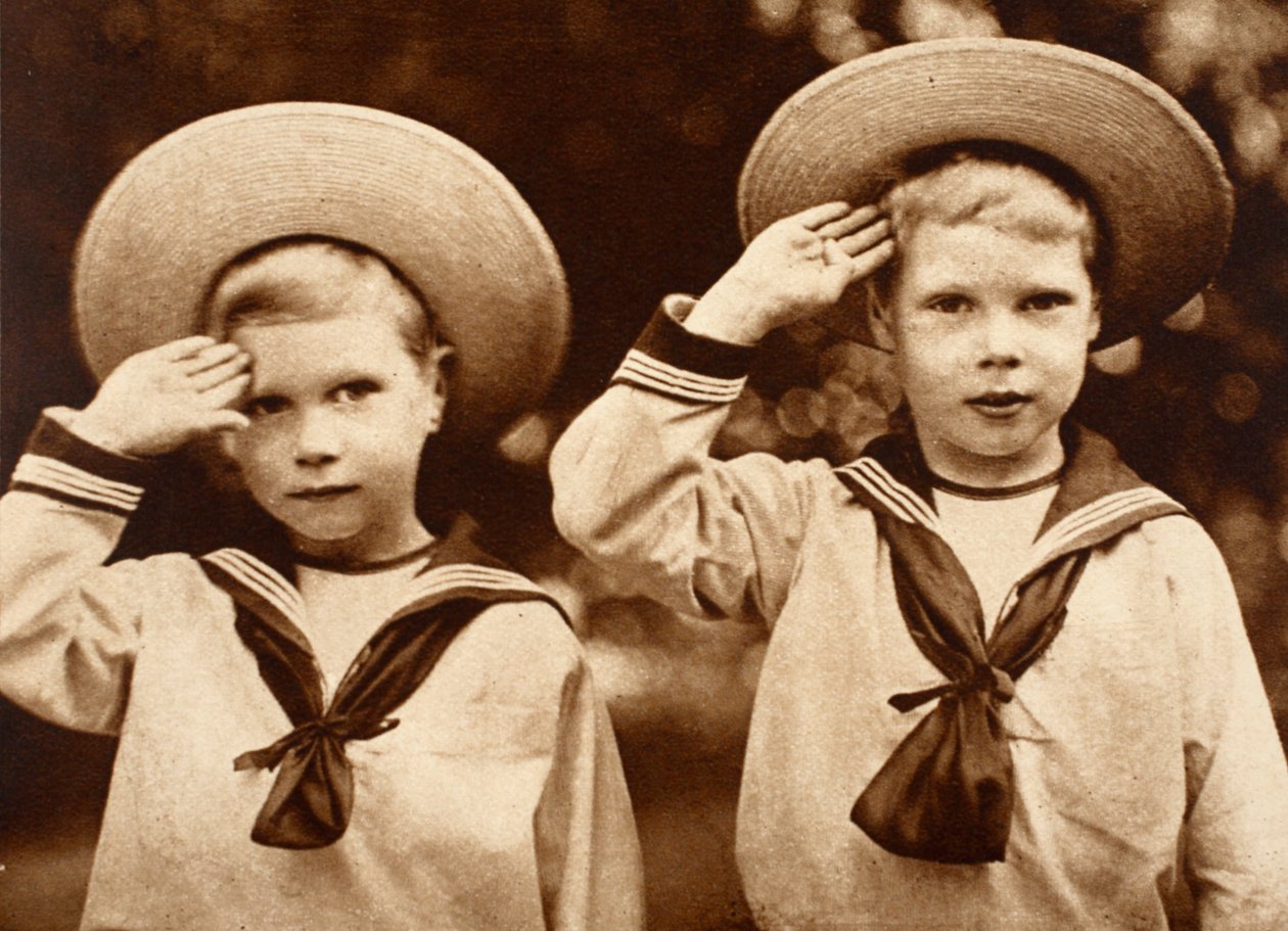 Der Herzog von York und König Edward VIII. salutieren, ca. 1899 von English Photographer