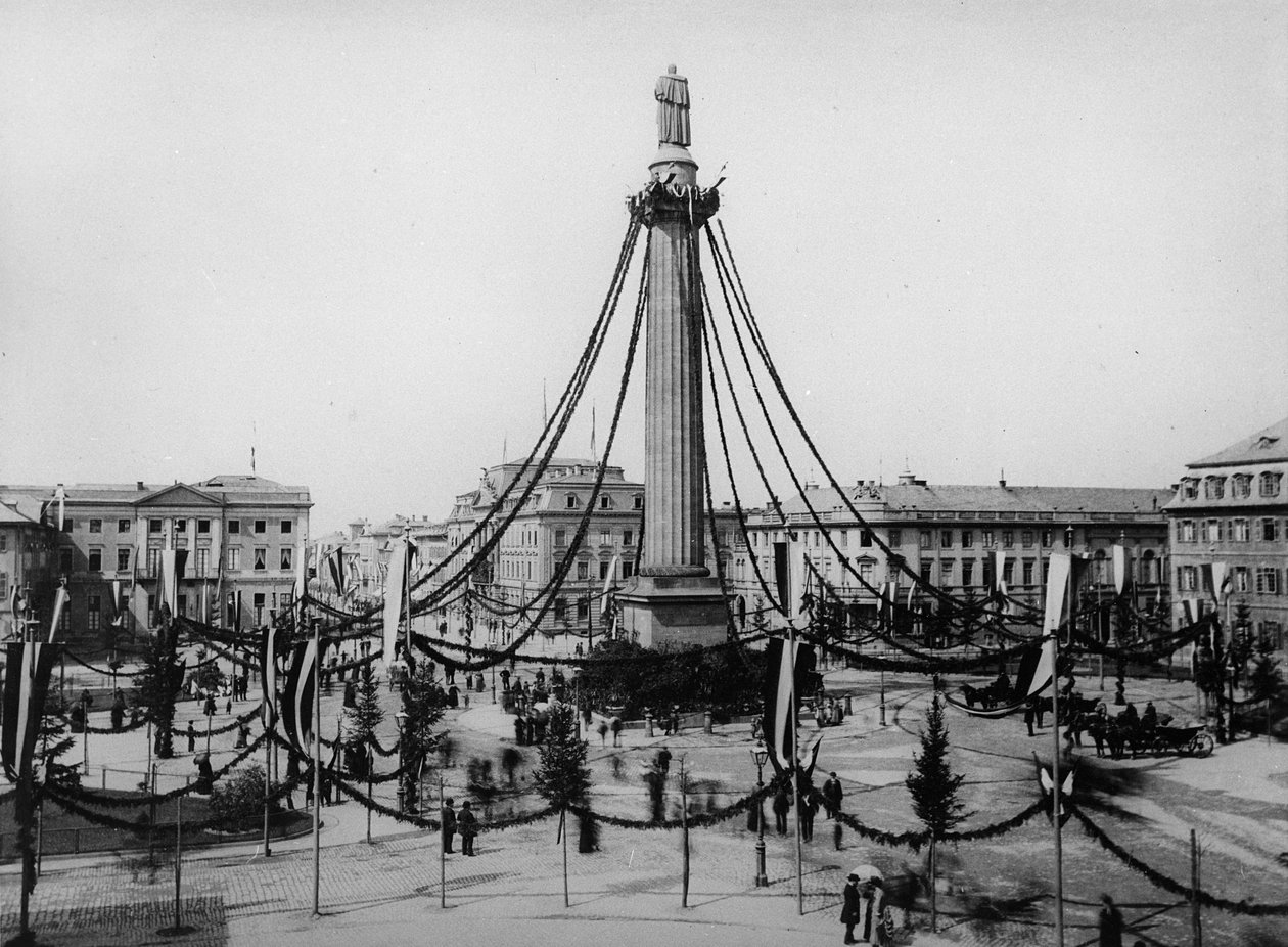 Der Luisenplatz, Darmstadt, 30. April 1884 von English Photographer