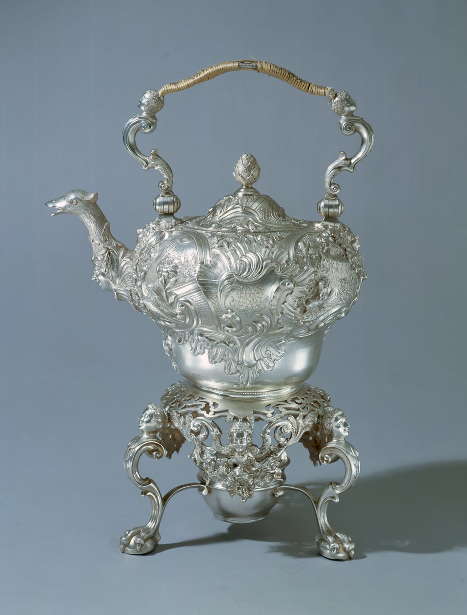 Teekessel im hohen Rokoko-Stil von Thomas Whipham, London, 1747-48 (Silber) von English School