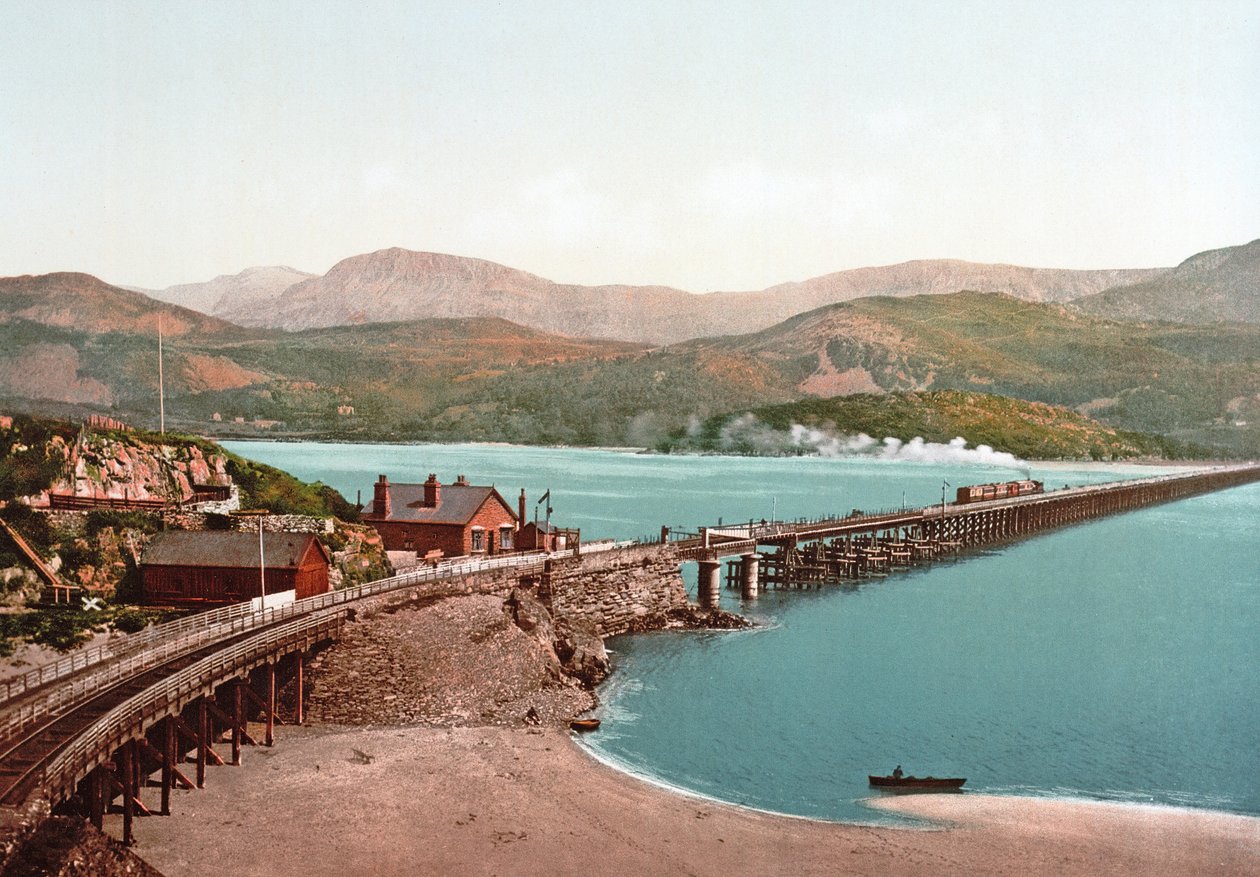 Cadair Idris und Barmouth-Brücke, veröffentlicht um 1900 von English Photographer