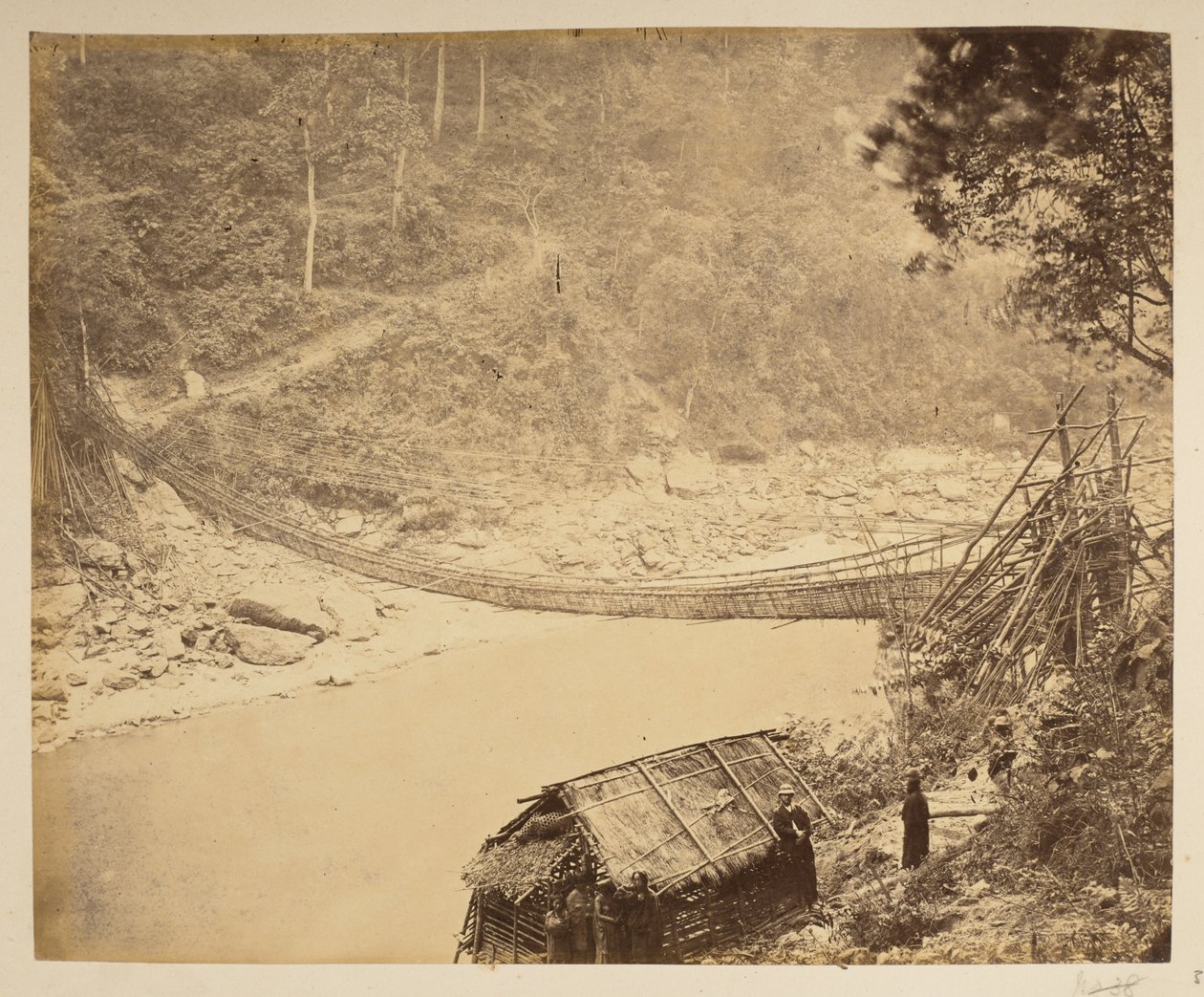 Hängebrücke aus Rohr über den Teesta, Richtung Bhootan. Ansichten von Darjeeling. 1870er Jahre von English Photographer