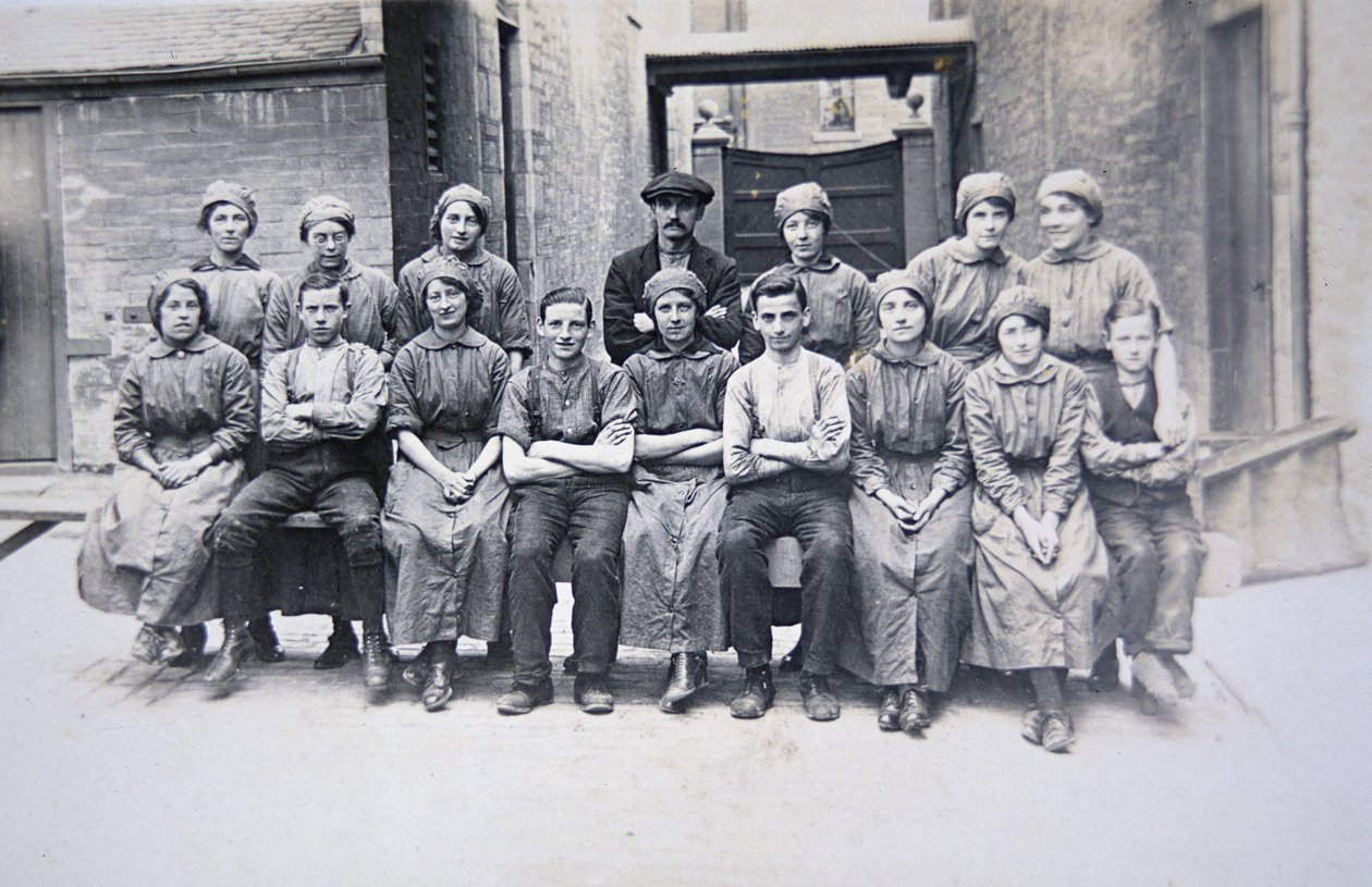 Arbeiterinnen im Woolwich Arsenal, London von English Photographer