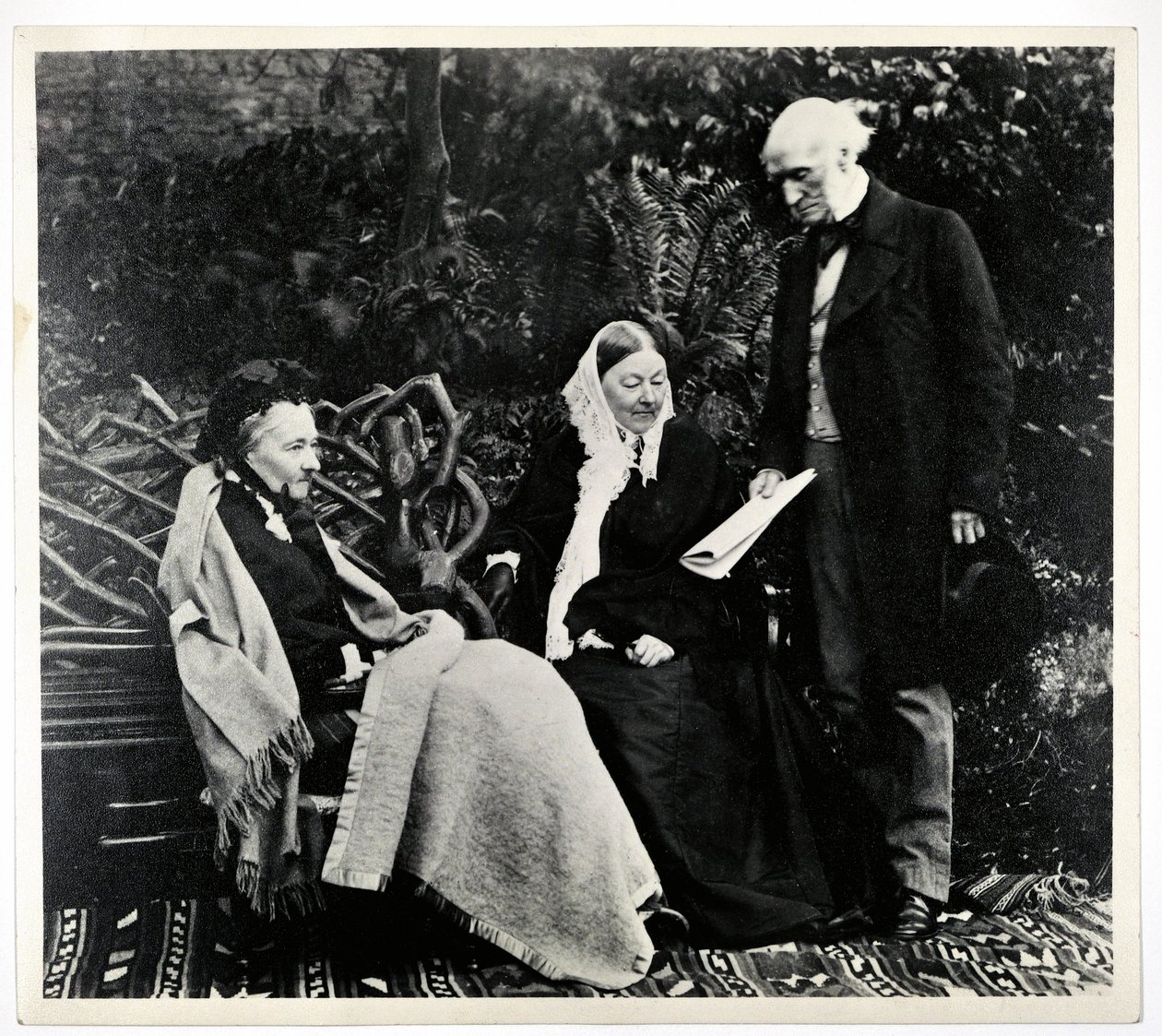 Florence Nightingale, Parthenope, Lady Verney und Sir Harry Verney im Claydon House von English Photographer