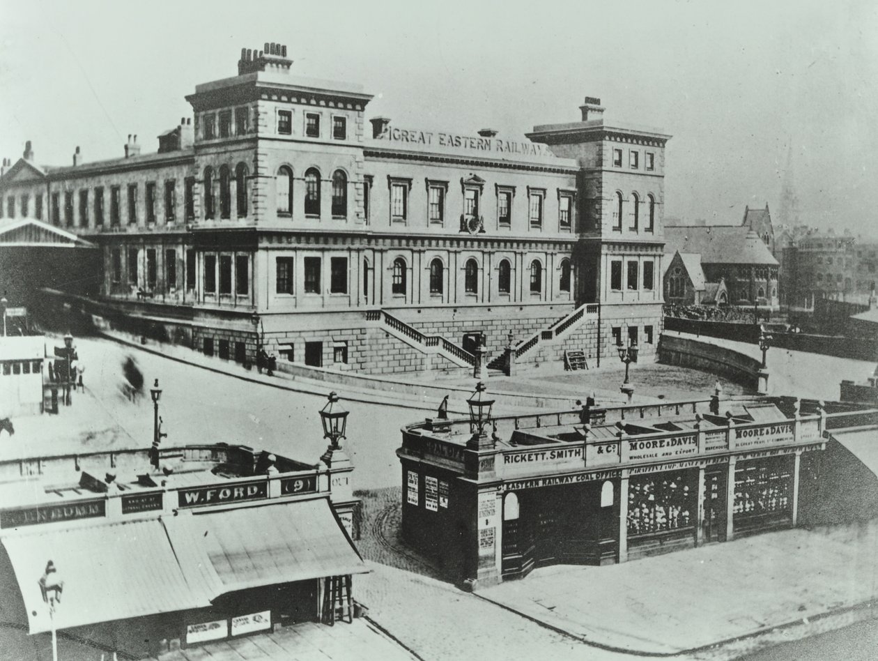 Great Eastern Terminus in Bishopsgate: Außenansicht, 1862 von English Photographer