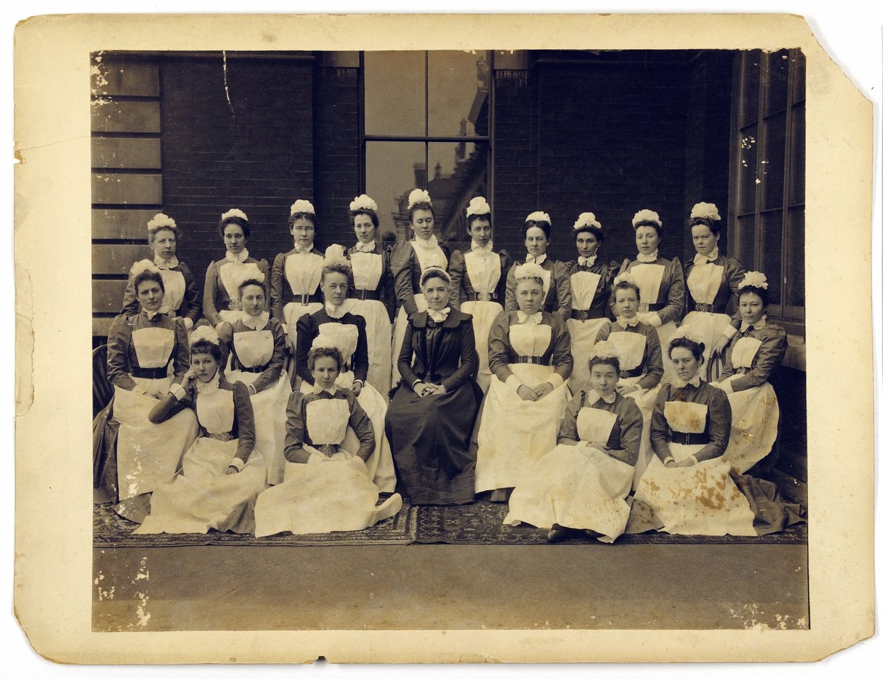 Gruppenporträt des medizinischen Personals des St. Thomas Krankenhauses von English Photographer