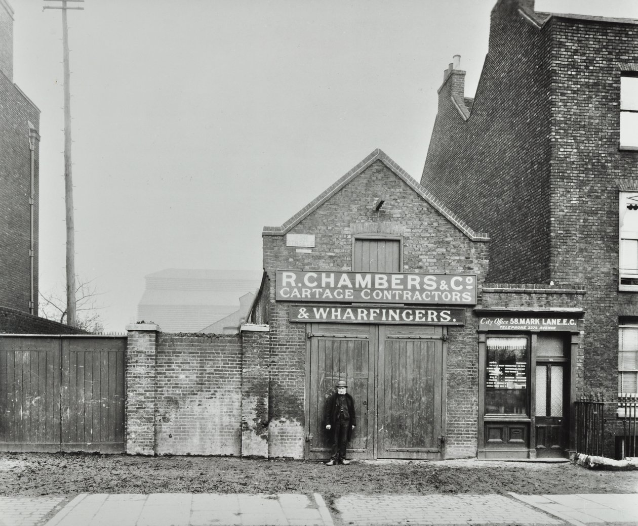 High Street, North Woolwich; später Pier Road, 1899 von English Photographer