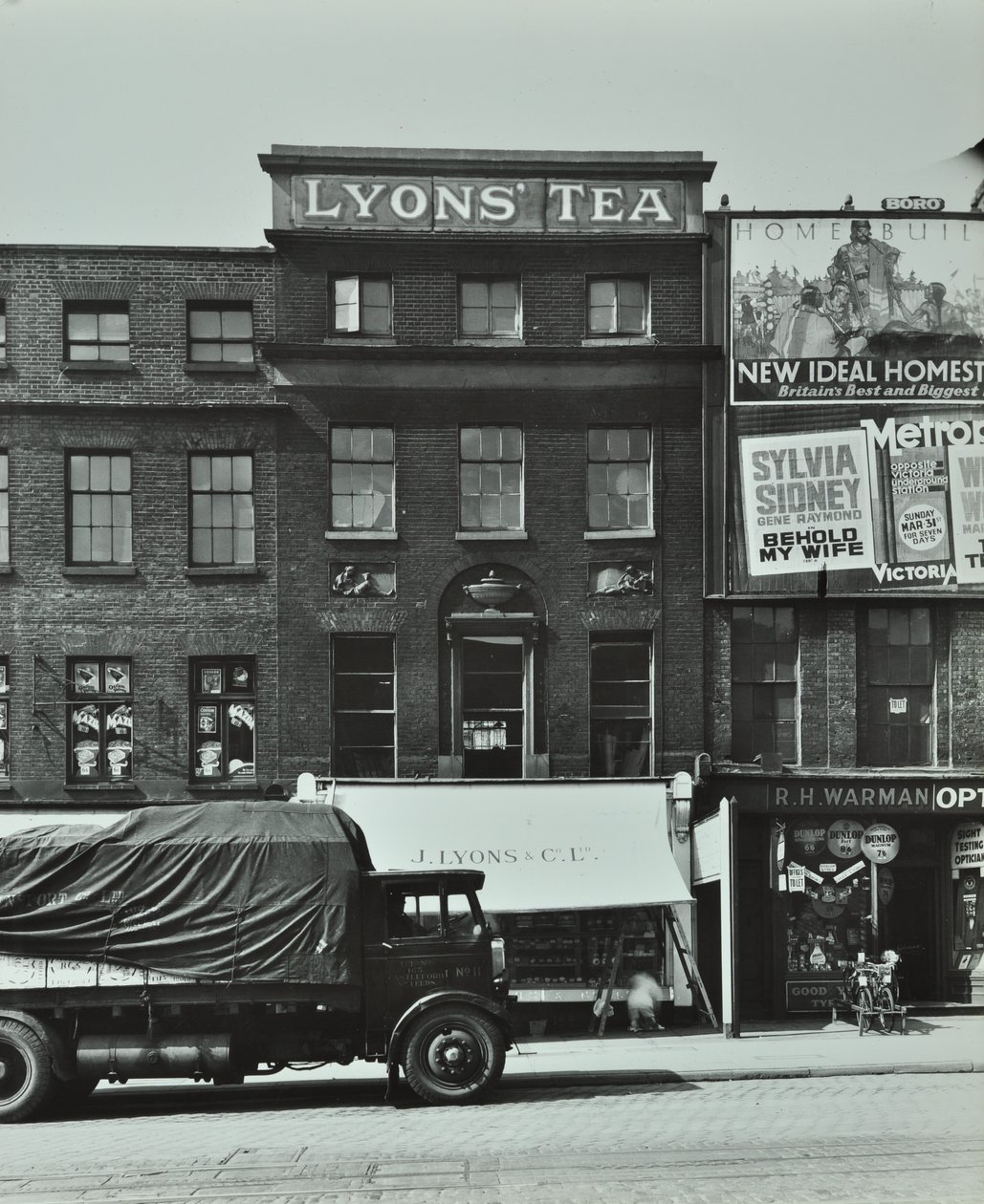 Lyons Coffee House, 7 Blackfriars Road, 1935 von English Photographer