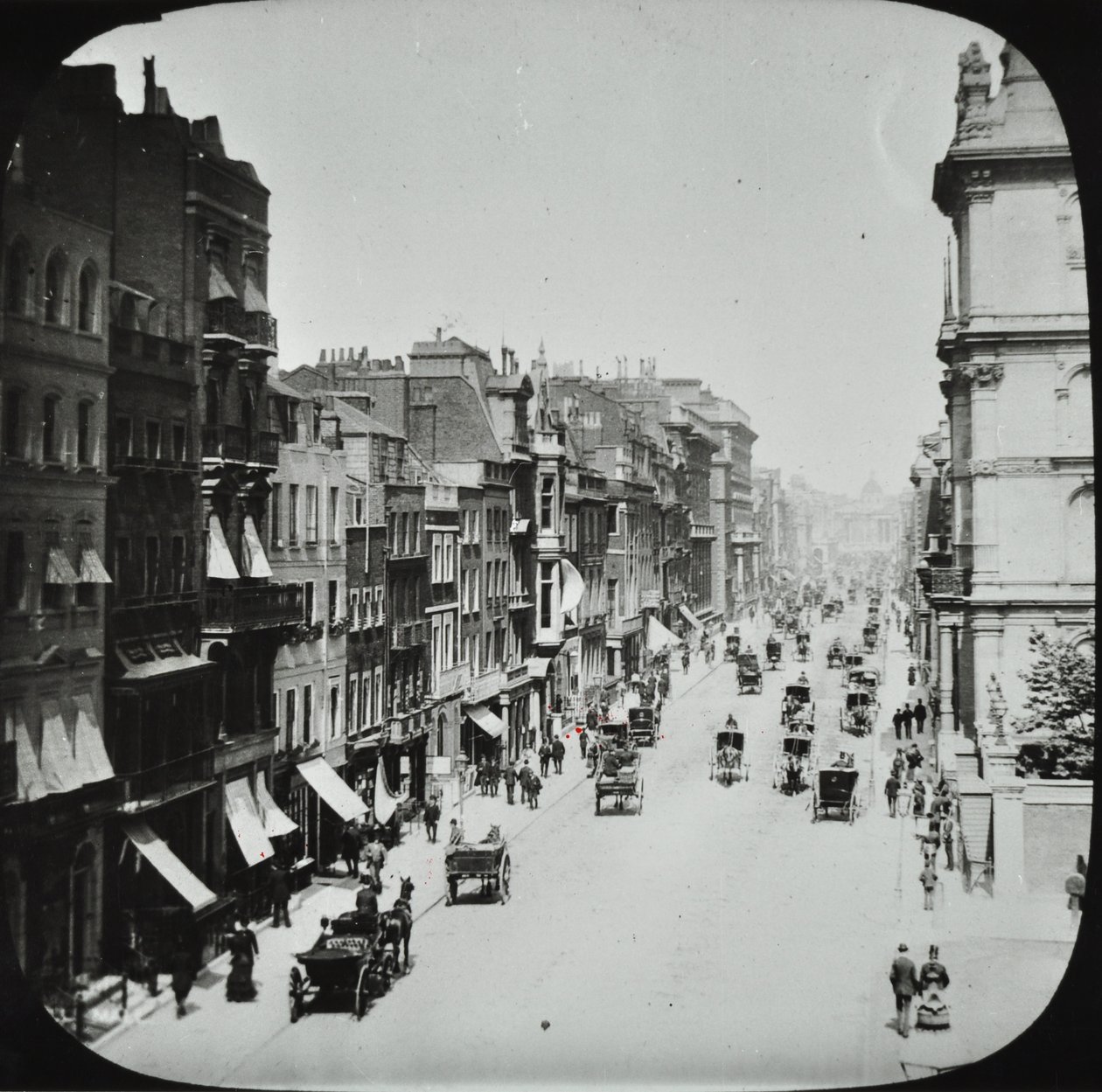 Pall Mall, Westminster LB: Blick nach Osten von Marlborough Road, 1895 von English Photographer