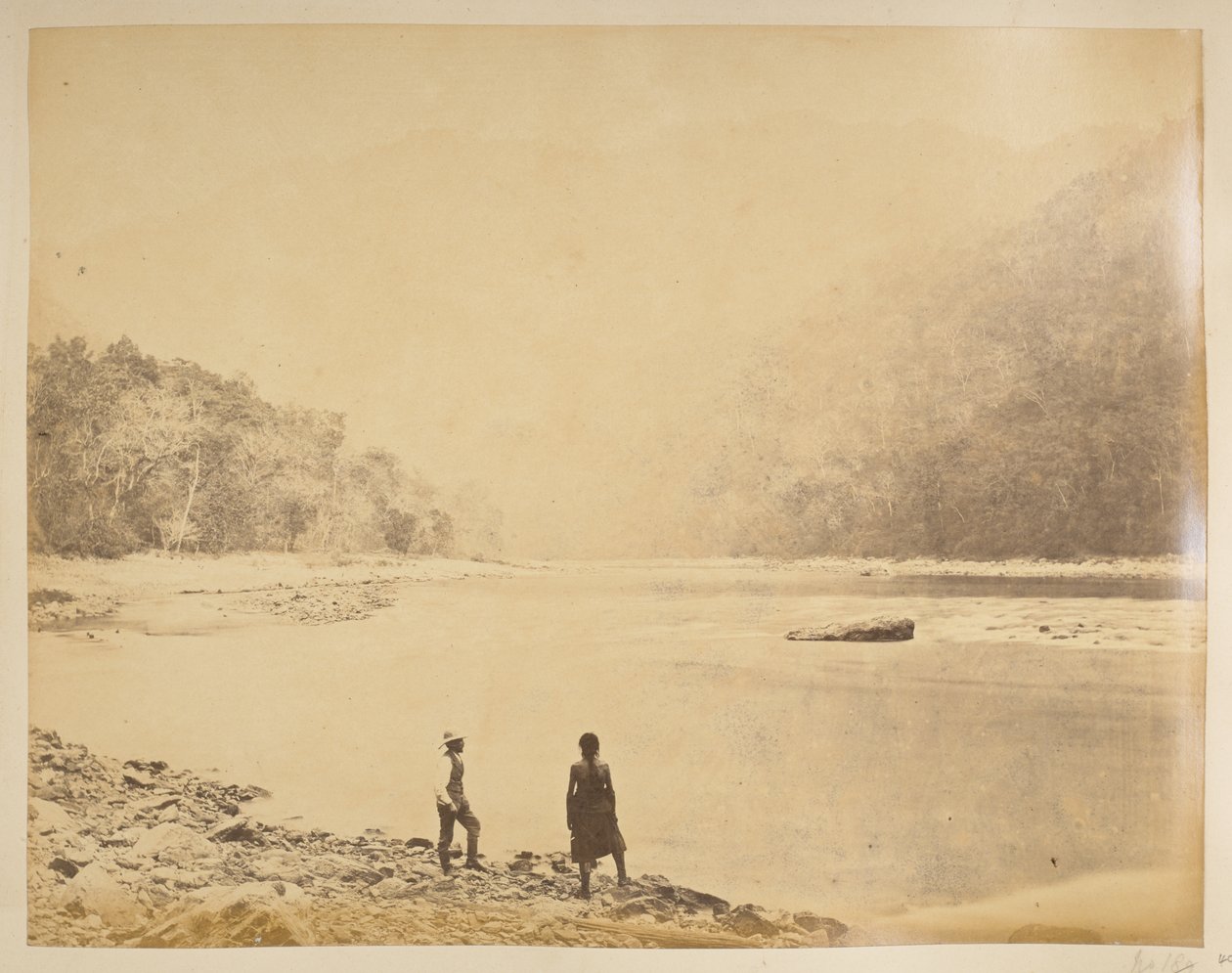 Der Teesta bei Bheerkotee. Ansichten von Darjeeling. 1870er Jahre von English Photographer